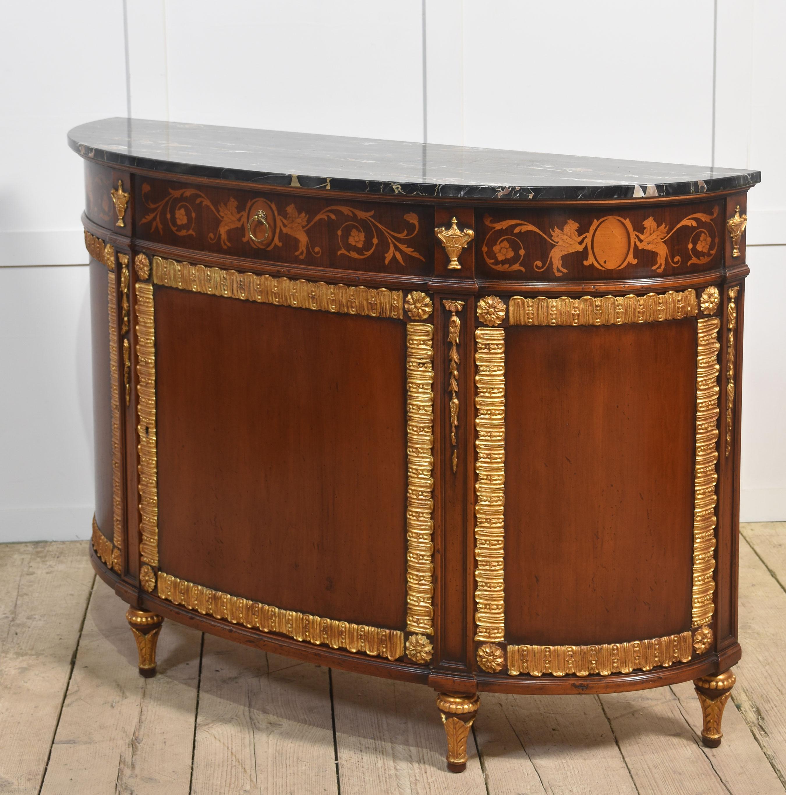 Mueble italiano de marquetería y paquetería de caoba dorada en venta 5
