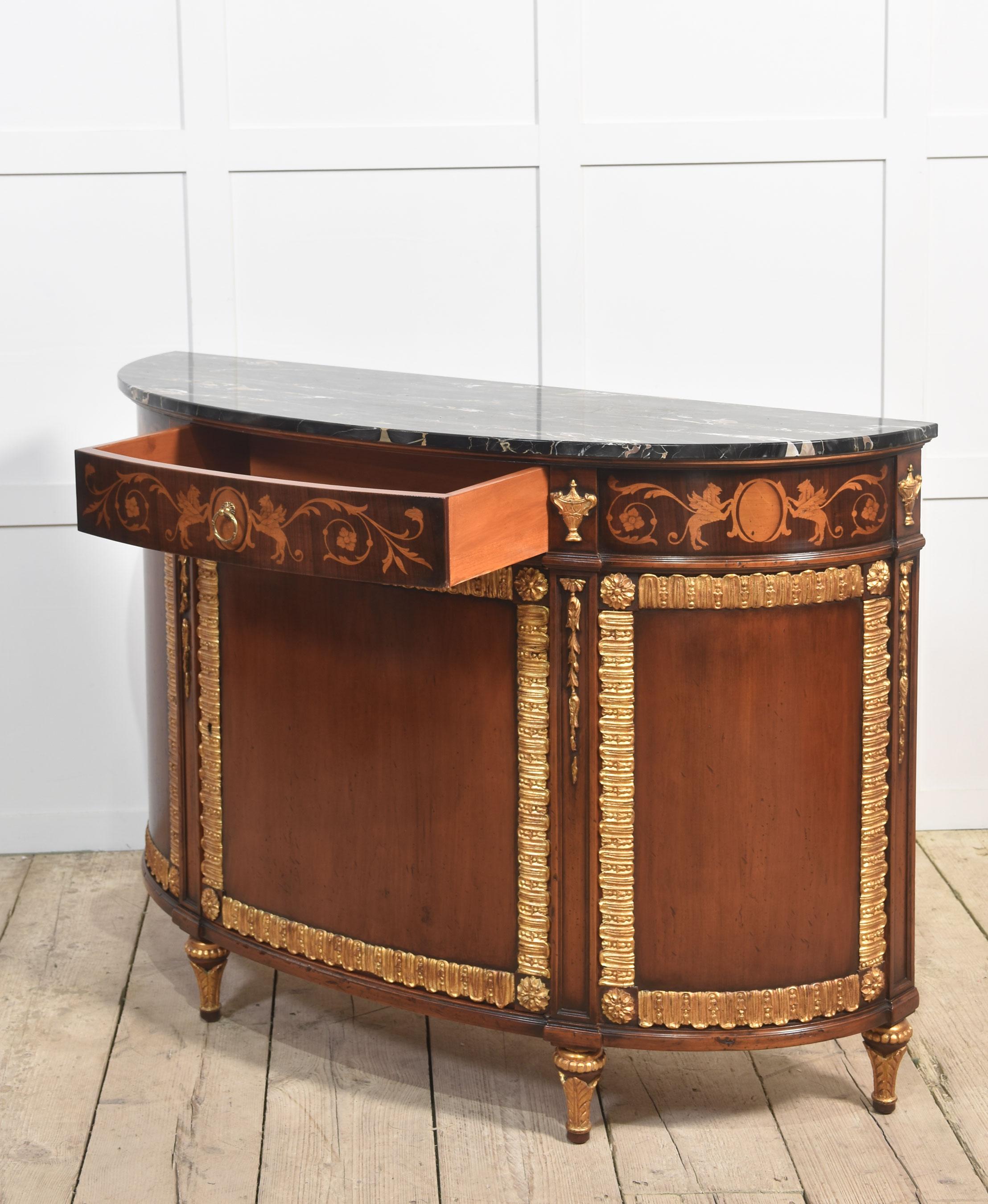 Mueble italiano de marquetería y paquetería de caoba dorada en venta 8