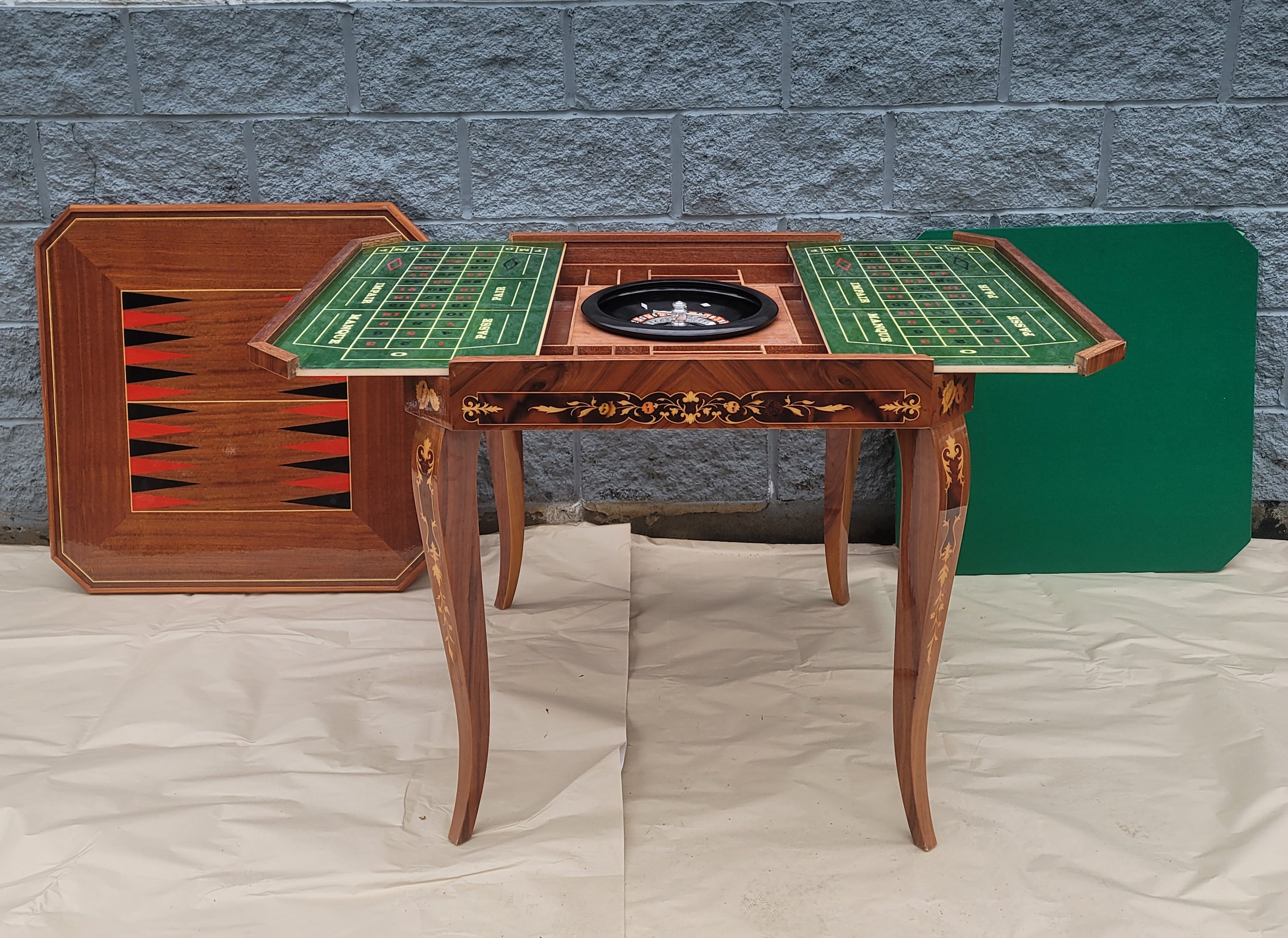 A splendid Notturno Intarsio Sorrento Italy Italian convertible game Table with Roulette ,Chess, bagammon, card games included. Amazing marquetry work with intricate inlay figures. Very good vintage condition with very minor signs of use. Measures