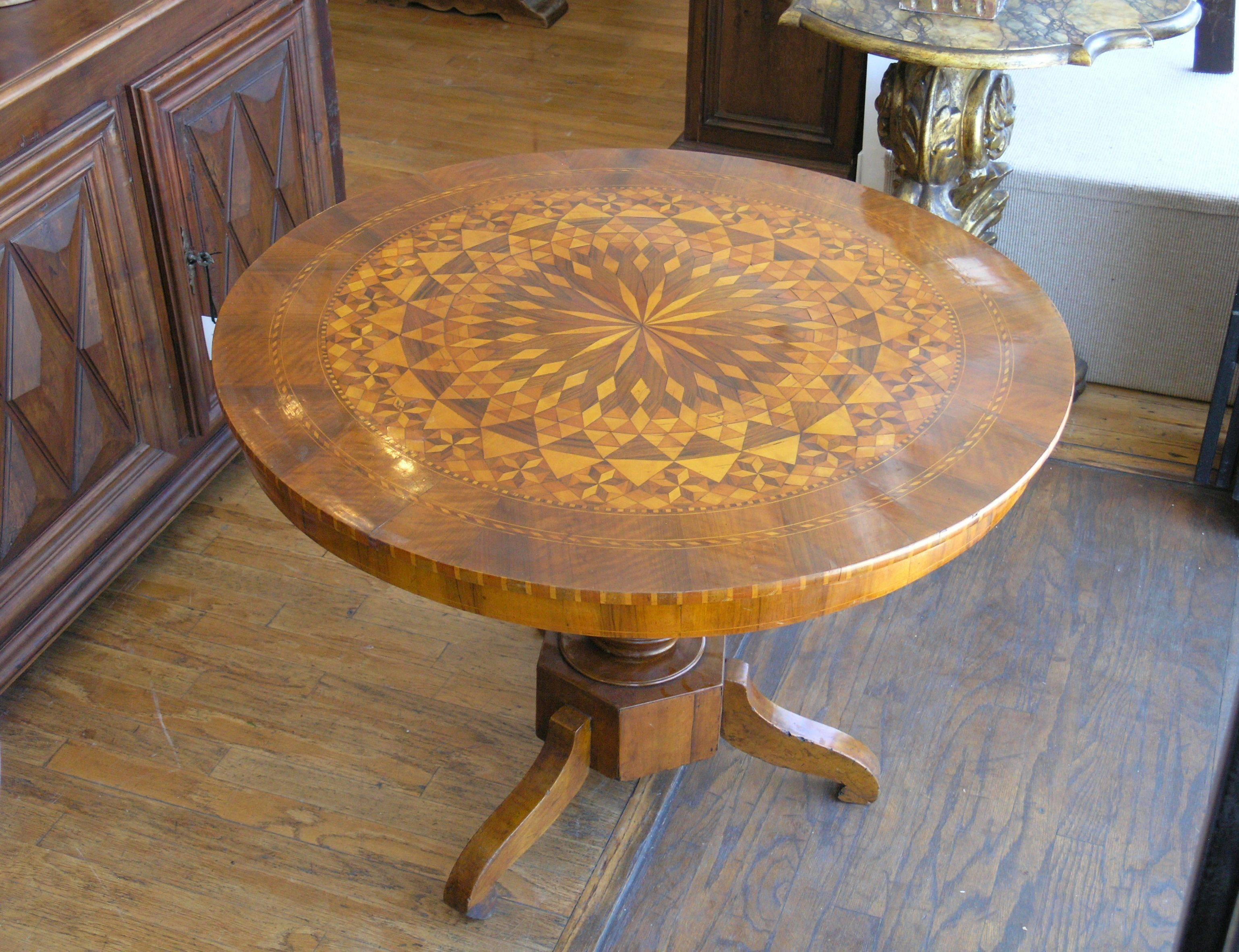 Italian Marquetry Centre Table, 19th Century For Sale 1