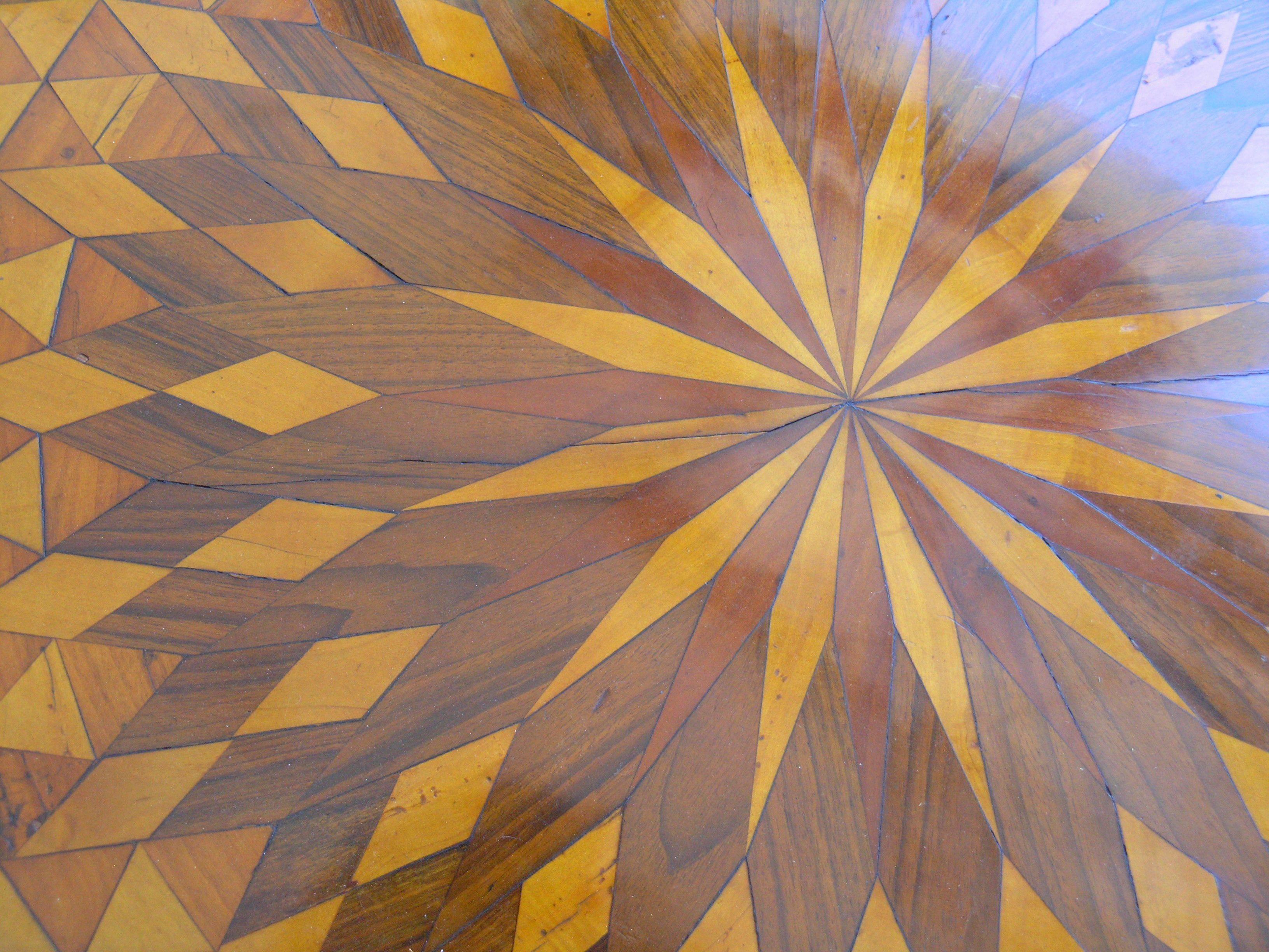 Italian Marquetry Centre Table, 19th Century For Sale 3