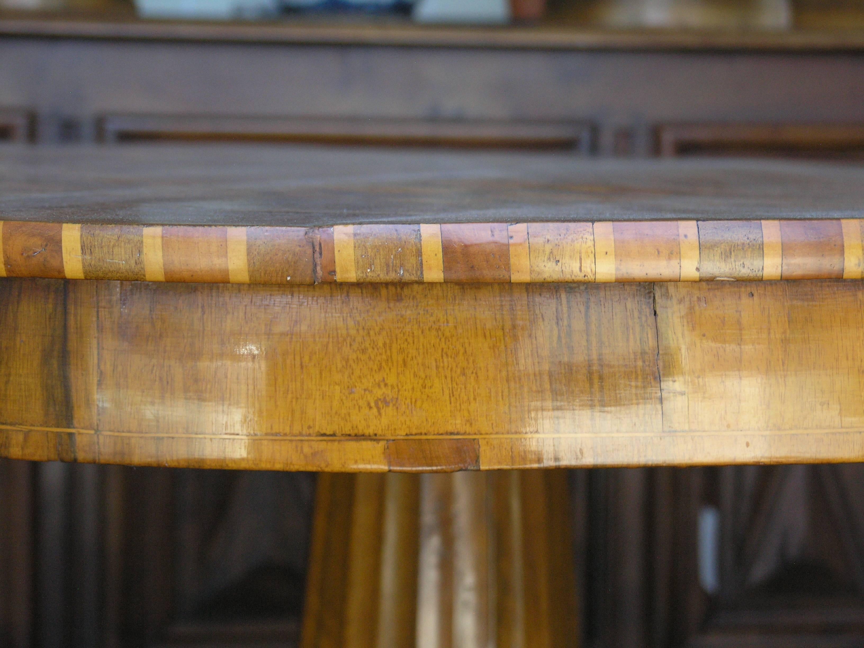Italian Marquetry Centre Table, 19th Century For Sale 4