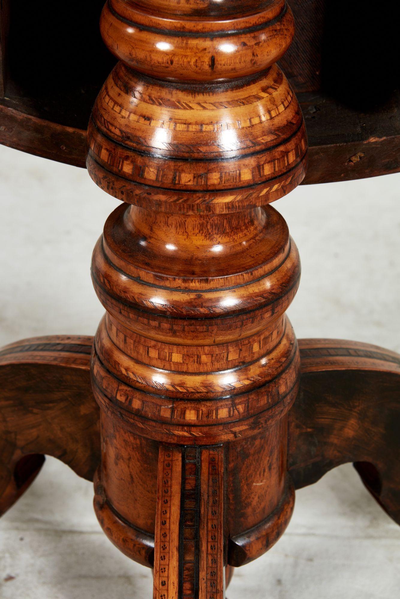 Mesa basculante italiana con marquetería incrustada en venta 3