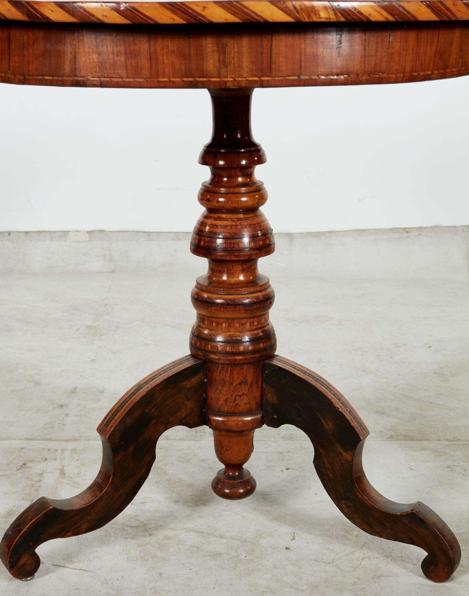 Mesa basculante italiana con marquetería incrustada en Bueno estado para la venta en Greenwich, CT