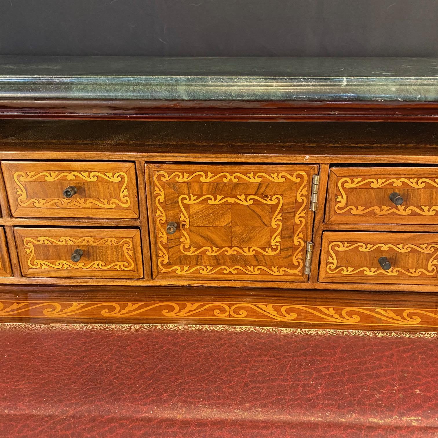 Scrivania Commode con piano in marmo intarsiato italiano in vendita 6