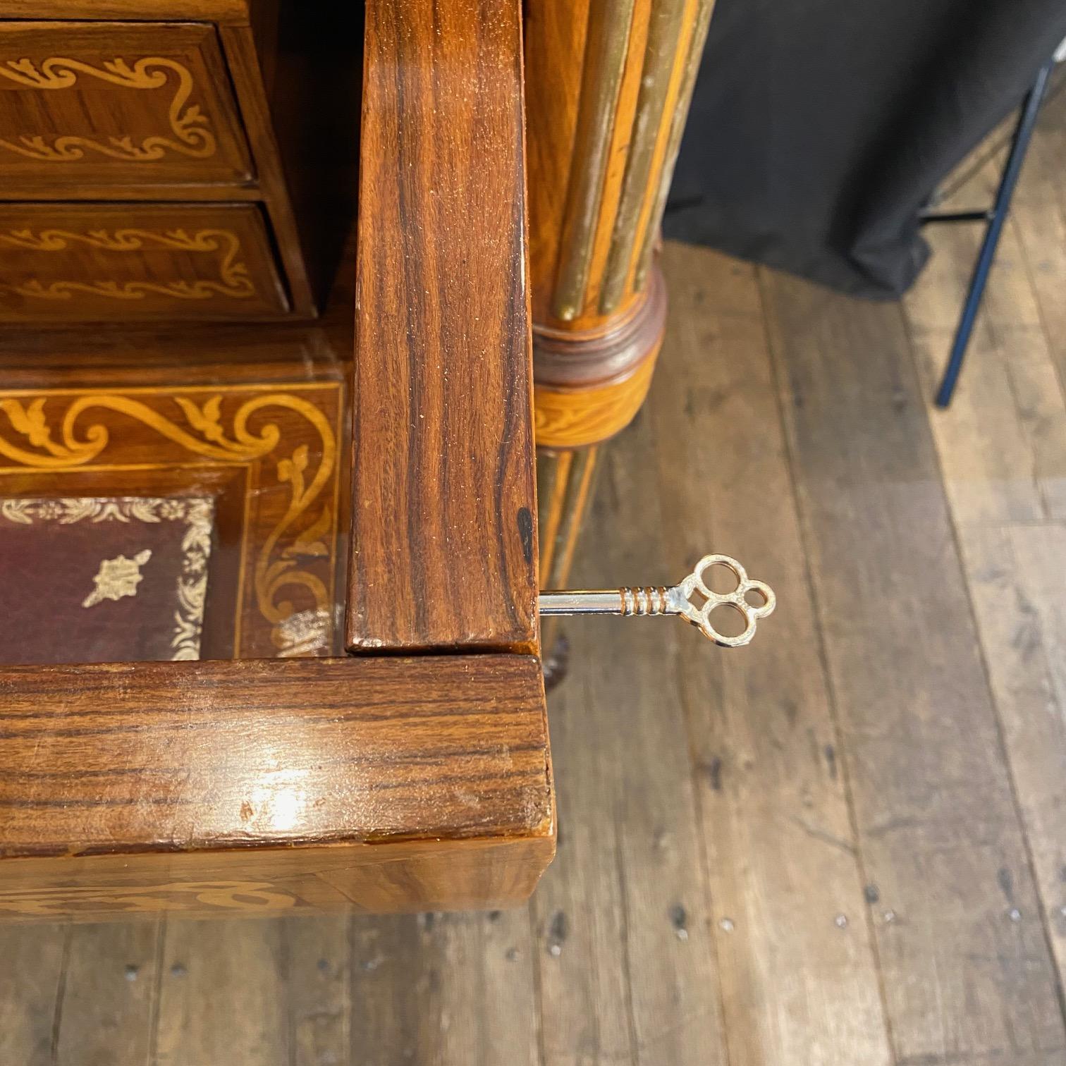 XX secolo Scrivania Commode con piano in marmo intarsiato italiano in vendita