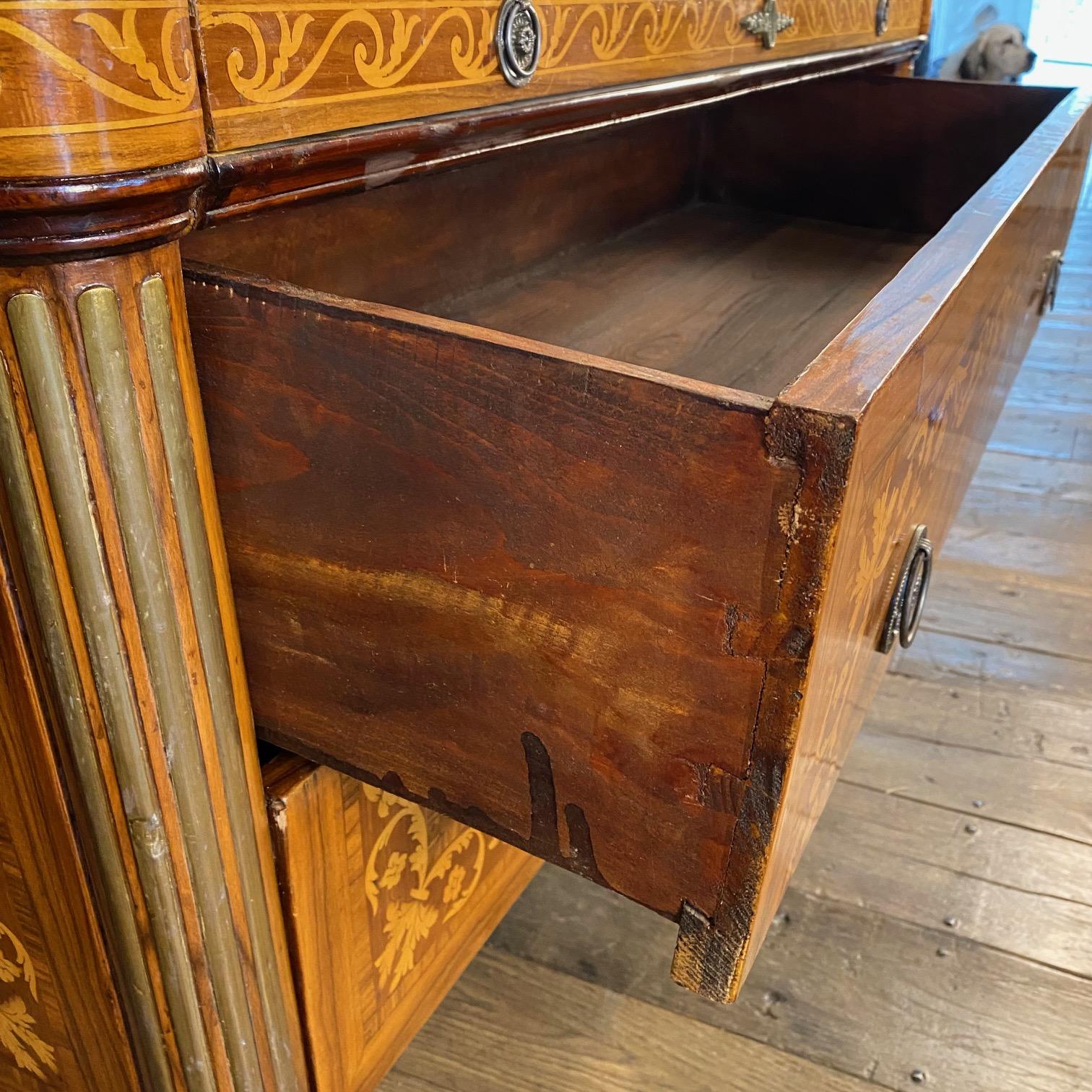 Scrivania Commode con piano in marmo intarsiato italiano in vendita 1