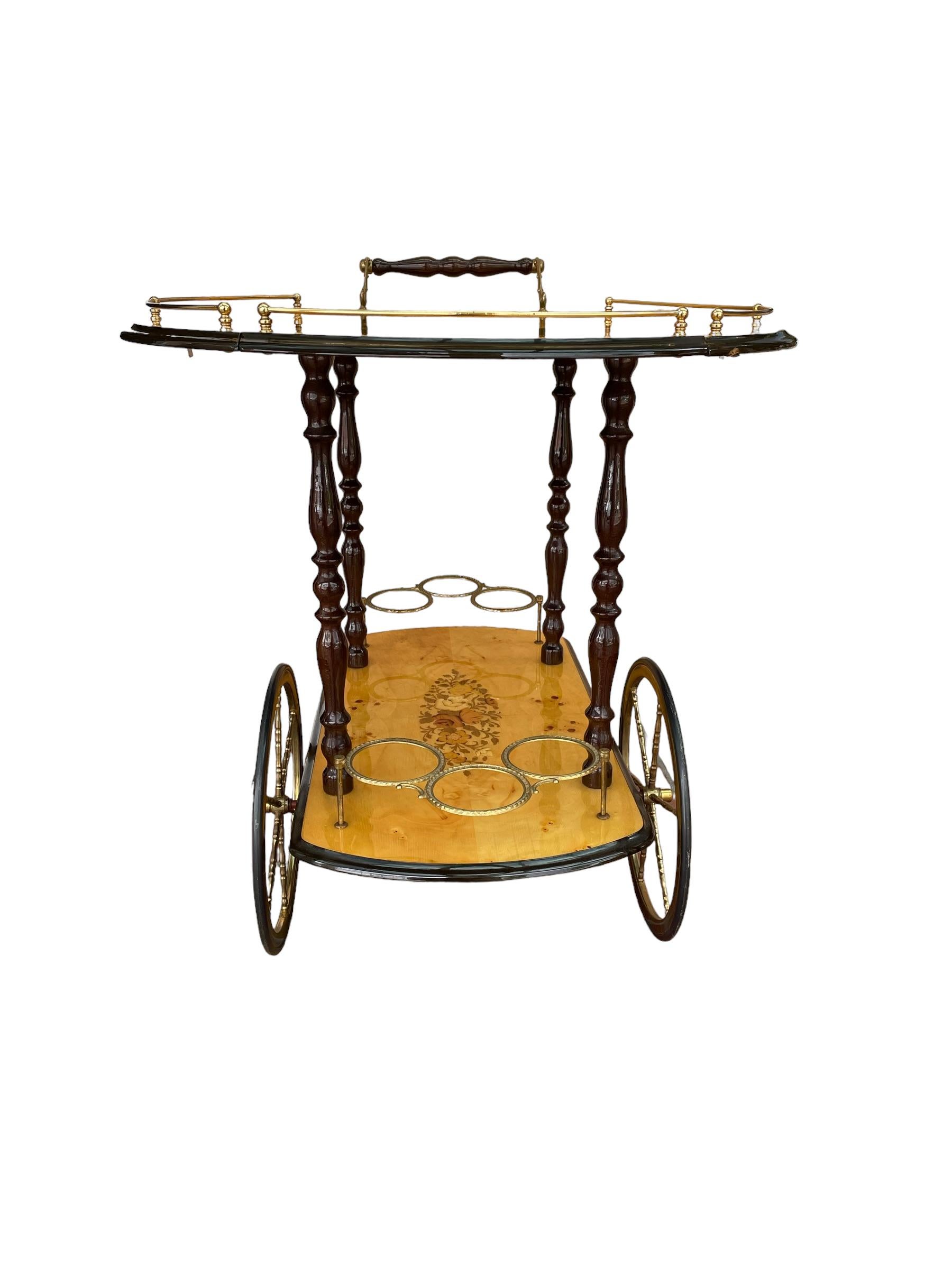 Italienischer Barwagen, Dessertwagen, Beistelltisch oder Badewagen aus Holz mit Intarsienarbeit im Angebot 11