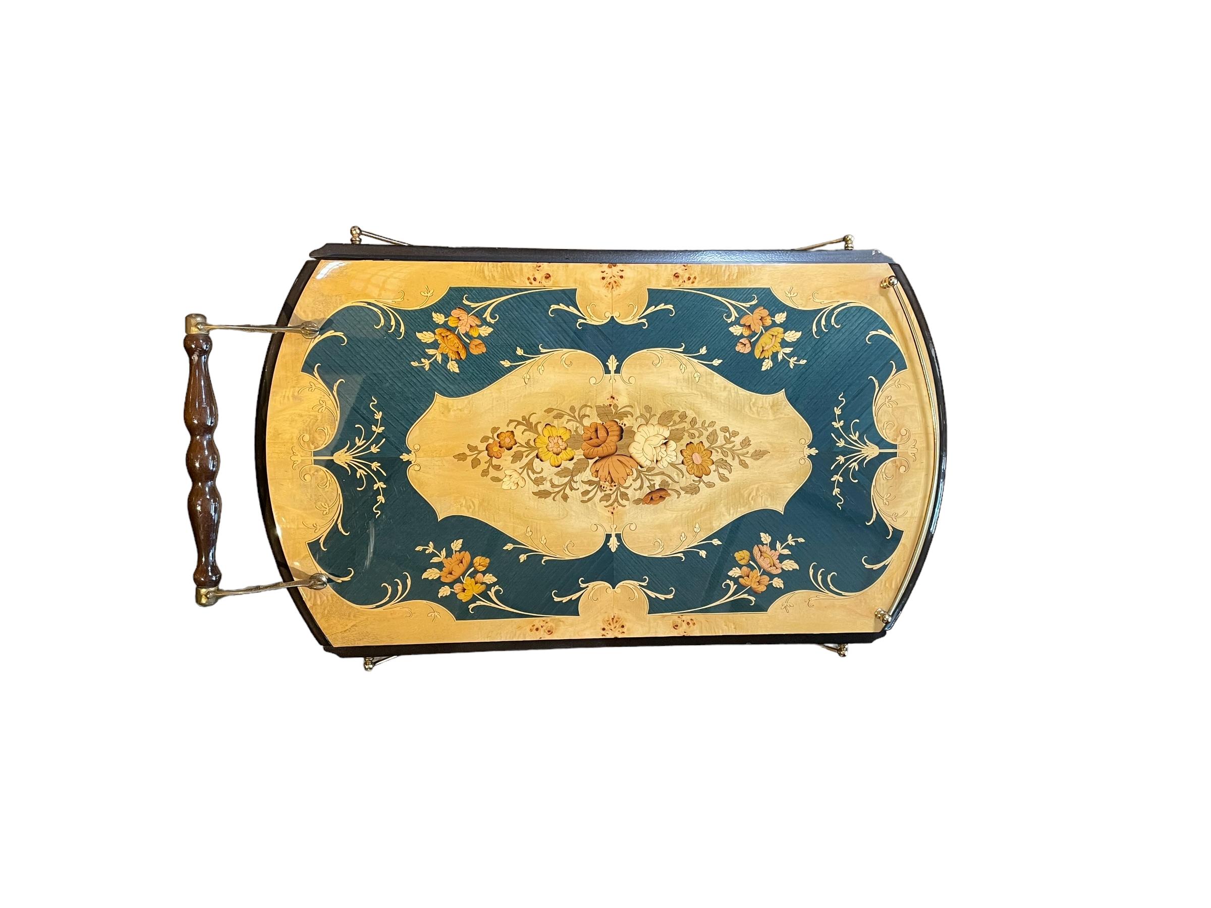 Italienischer Barwagen, Dessertwagen, Beistelltisch oder Badewagen aus Holz mit Intarsienarbeit (Art nouveau) im Angebot