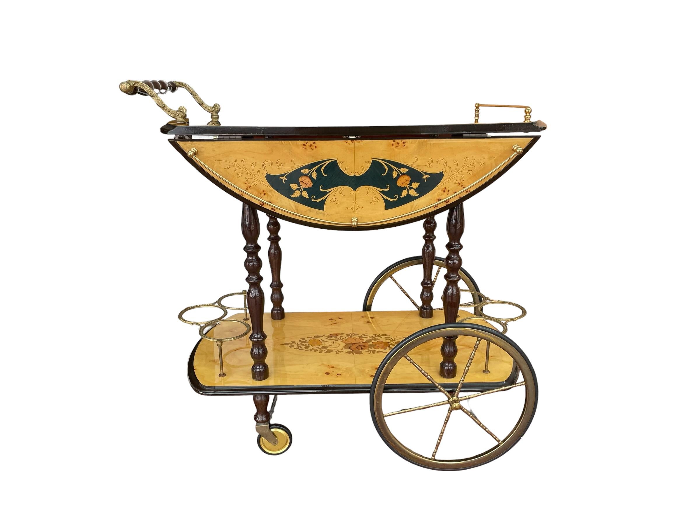 Italienischer Barwagen, Dessertwagen, Beistelltisch oder Badewagen aus Holz mit Intarsienarbeit im Angebot 1