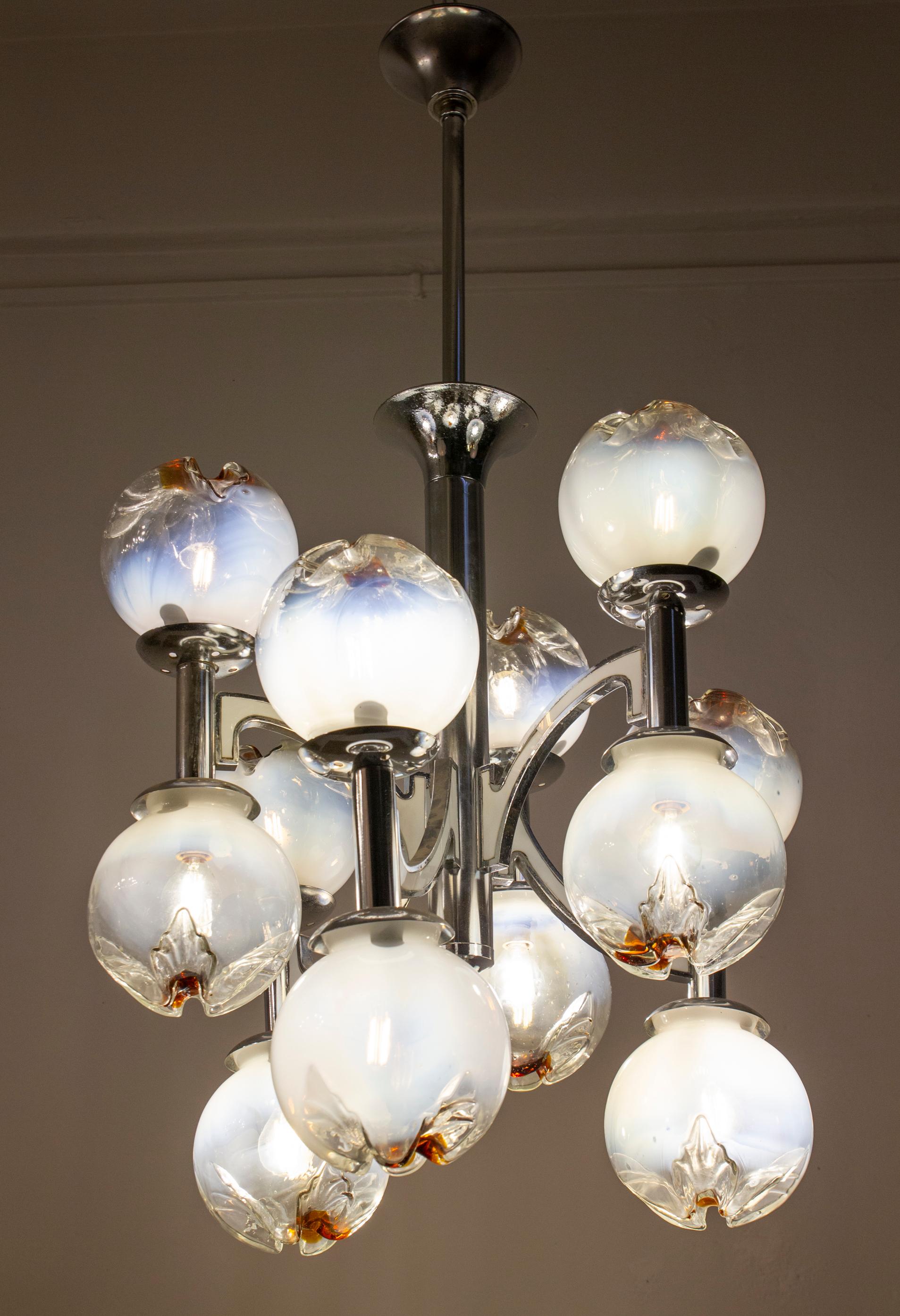 Italian Mazzega Design Carlo Nason Snowball Murano Chandelier, 1960 In Excellent Condition For Sale In Rome, IT