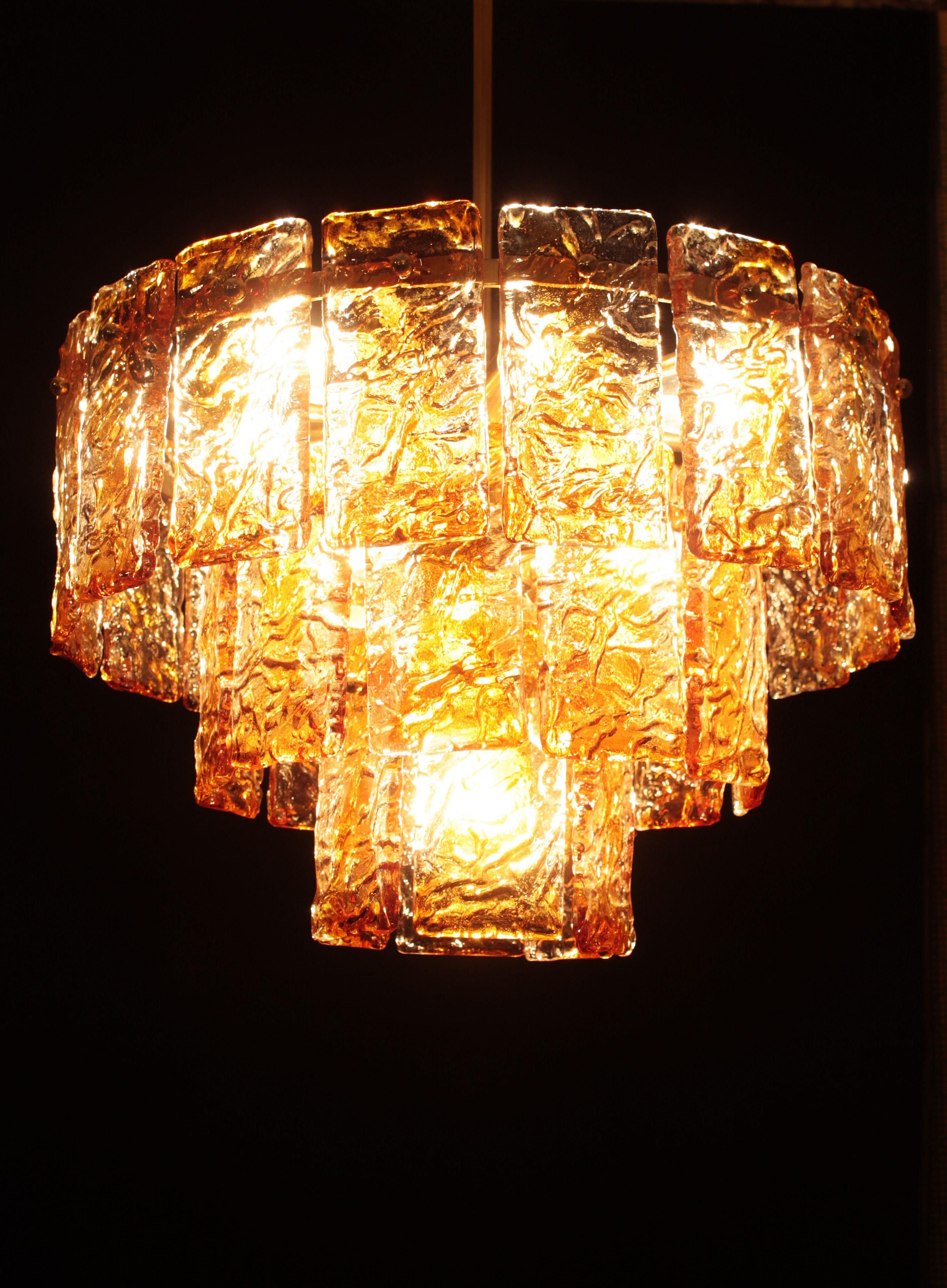 Mid-Century Modern Lustre italien de Murano de Mazzega en verre ambré et transparent en vente