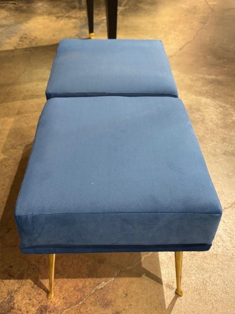Bancos de diseño italiano MCM Gio Ponti con patas de latón Moderno de mediados de siglo en venta