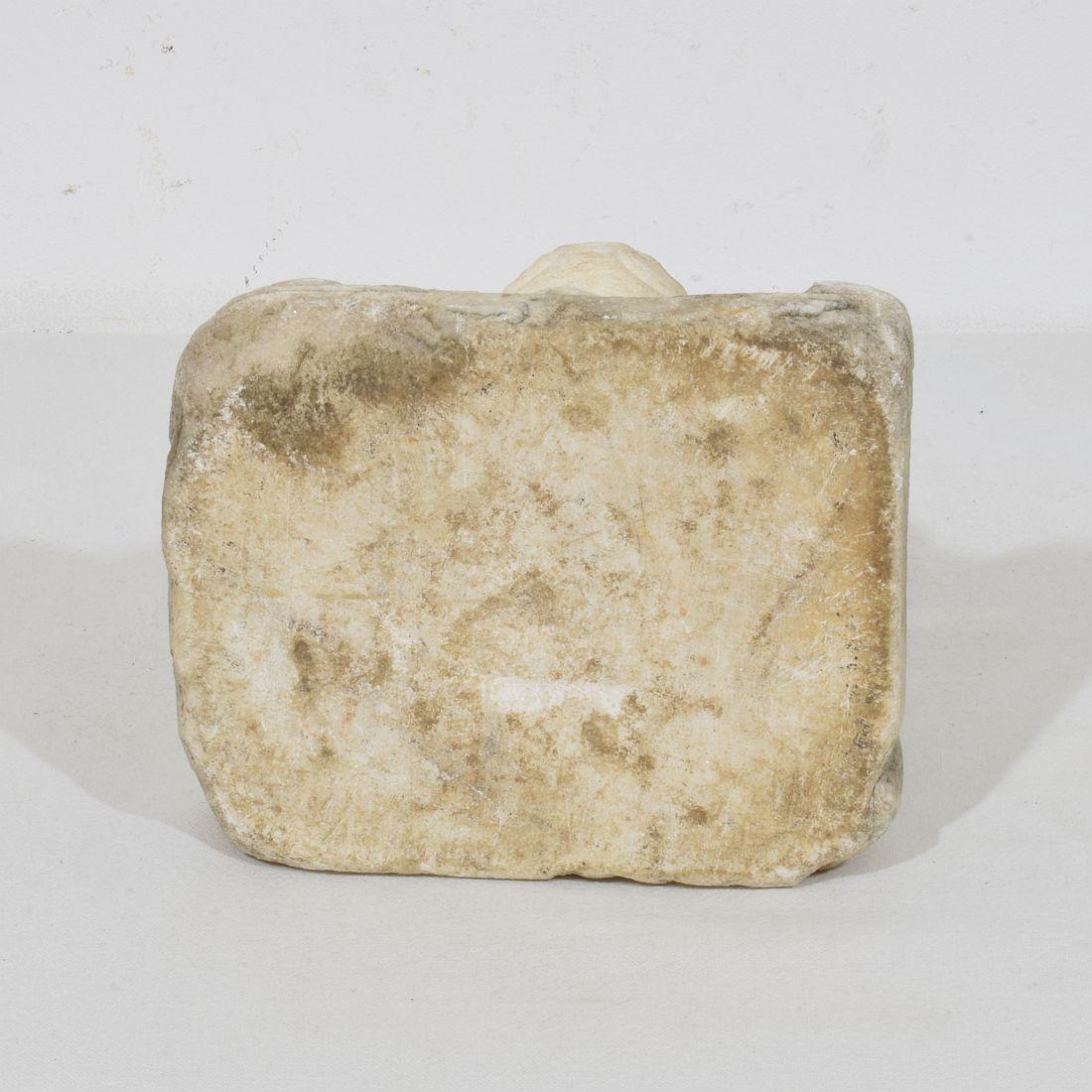 Fragment de chapiteau romain médiéval italien en marbre sculpté en vente 12