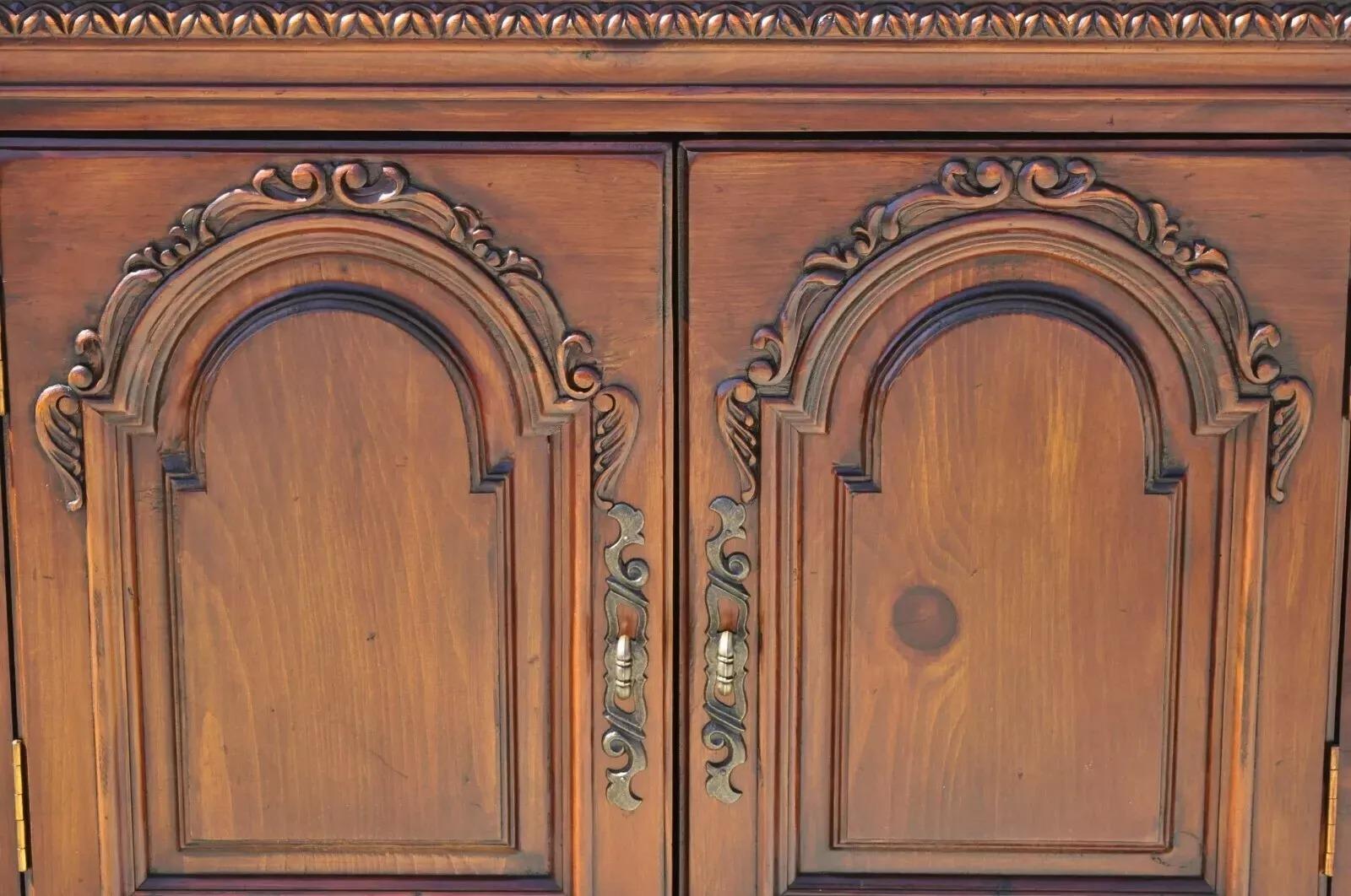 Unknown Italian Mediterranean Style Shell Carved Pine Wood Corner China Cabinet Cupboard For Sale