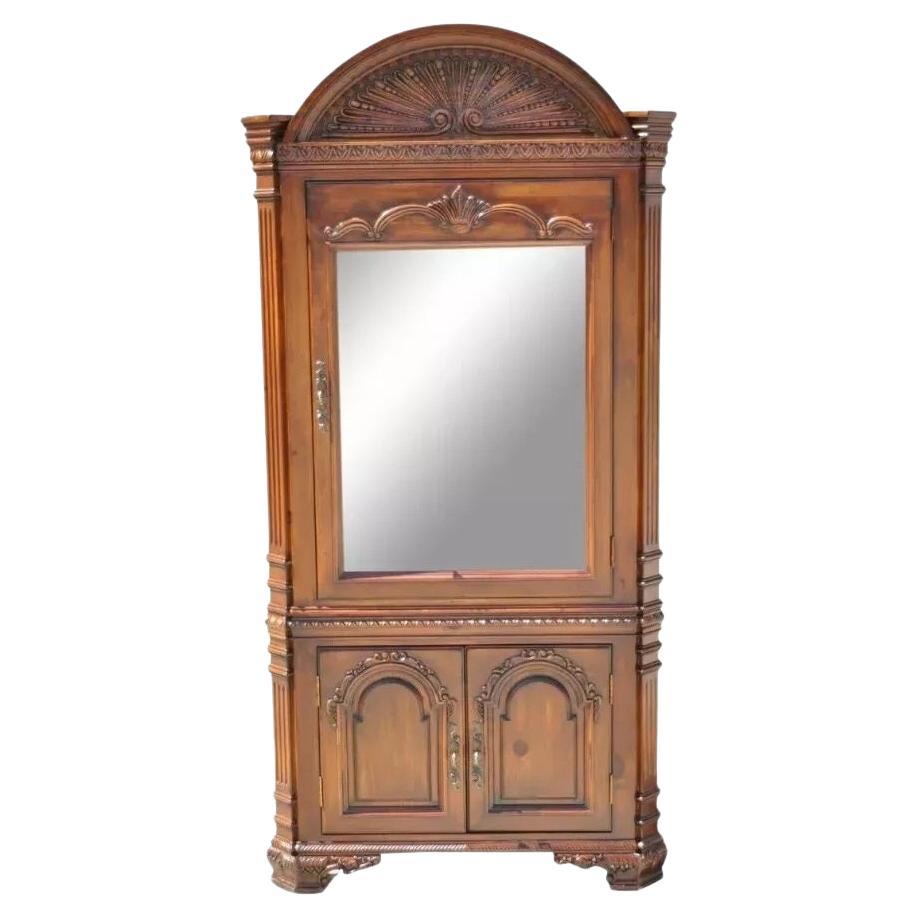 Armario esquinero de porcelana de madera de pino tallada en forma de concha de estilo mediterráneo italiano