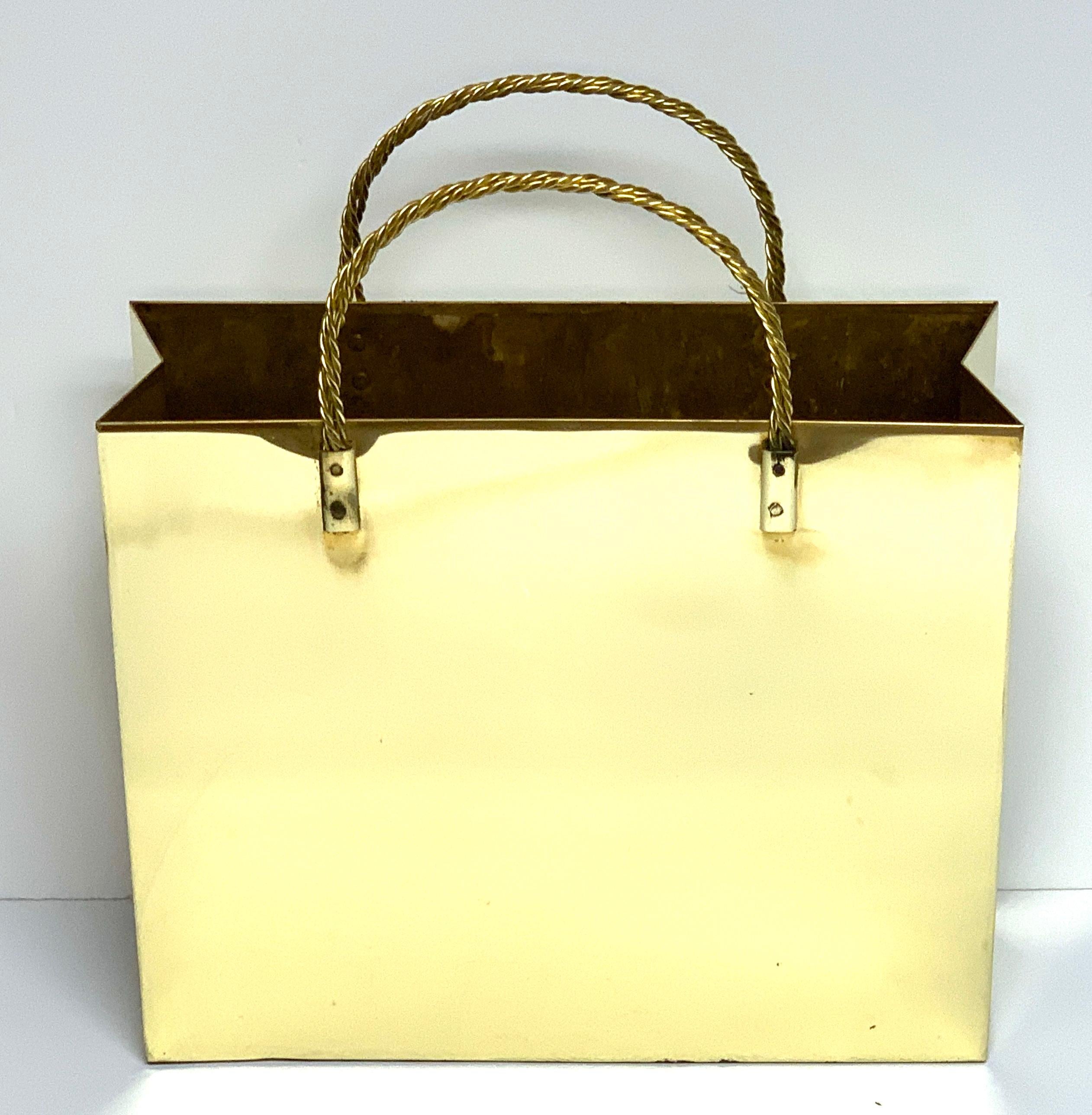 Italian midcentury medium brass shopping bag, in the manner of Gio Ponti. Great as wastepaper basket, magazine or sculpture. Realistically cast and modeled. Professionally polished, ready to place. 
The opening is 12