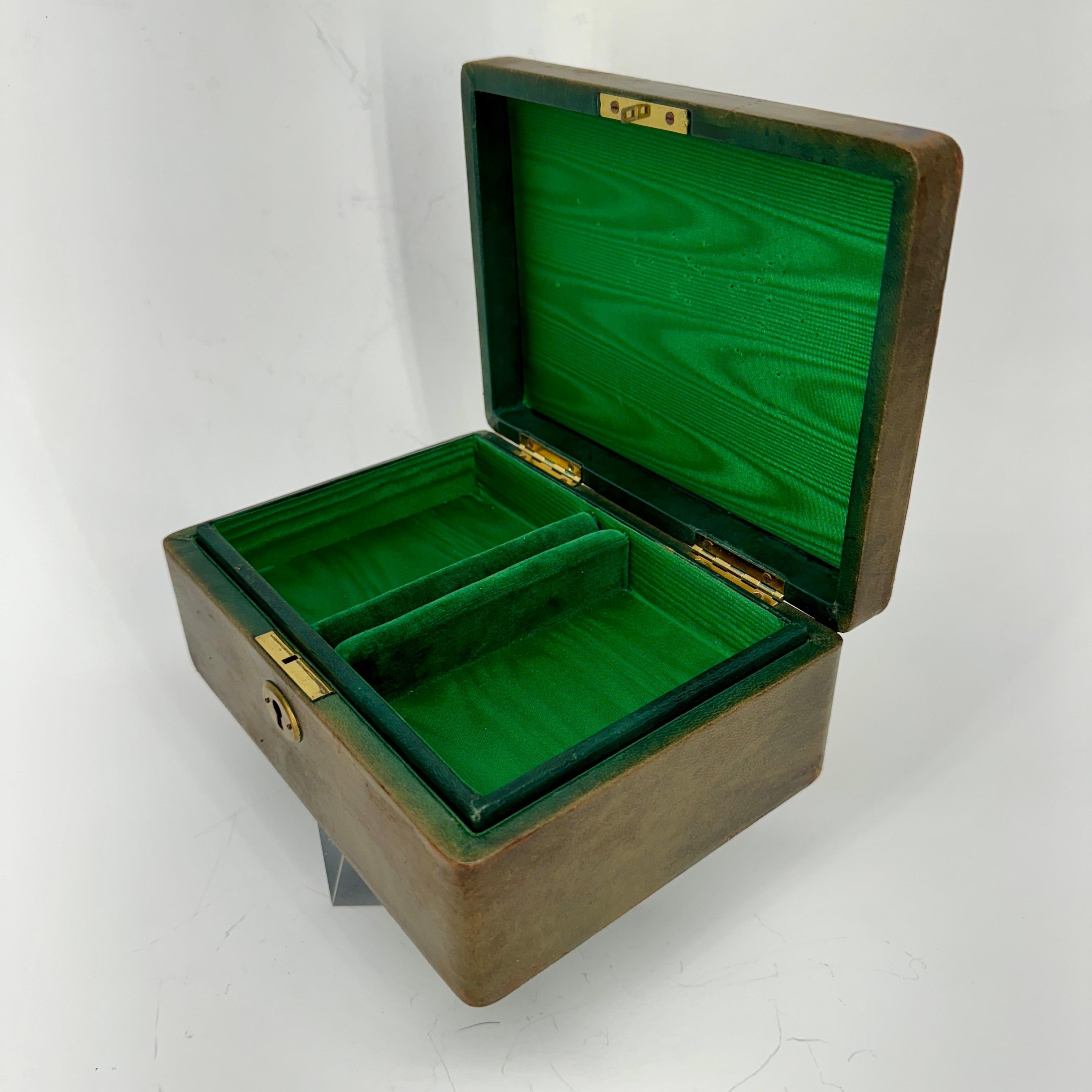Italian Medium Size Brown Leather Jewelry Box, Mid-Century Modern For Sale 9