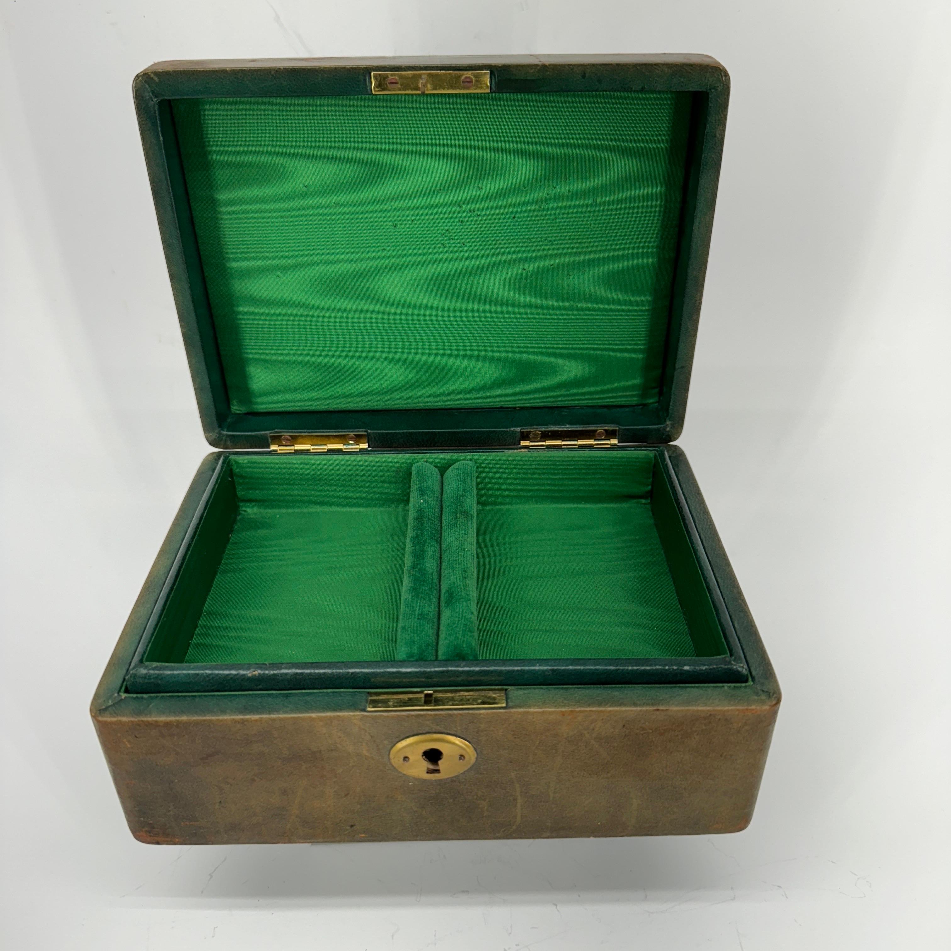 Italian Medium Size Brown Leather Jewelry Box, Mid-Century Modern For Sale 11