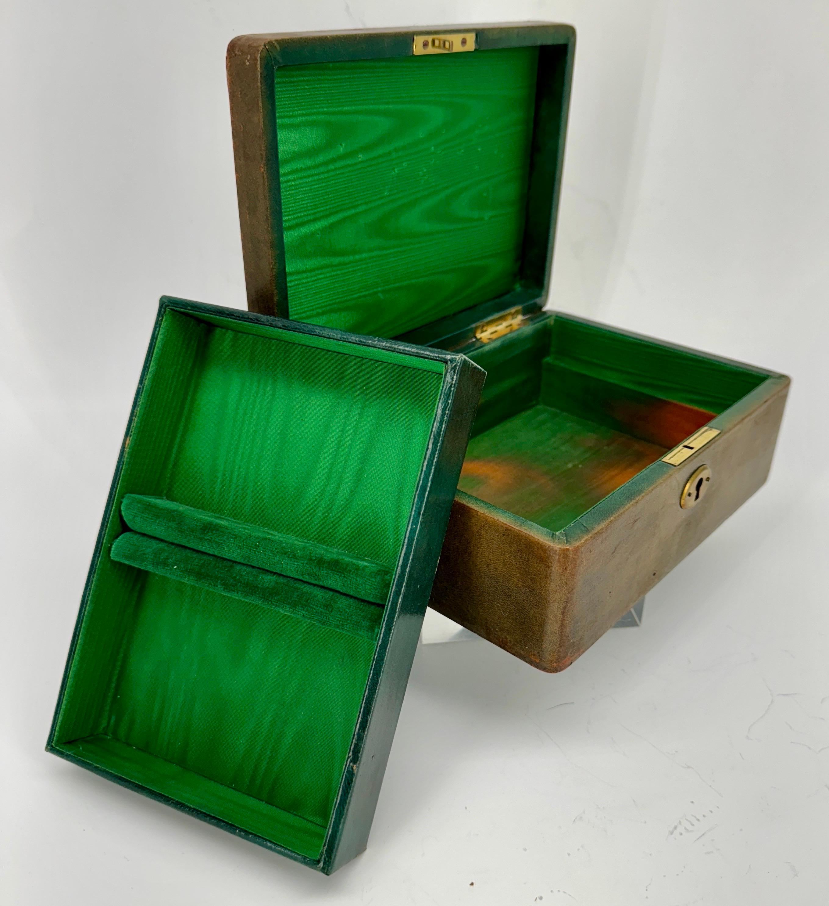 20th Century Italian Medium Size Brown Leather Jewelry Box, Mid-Century Modern For Sale