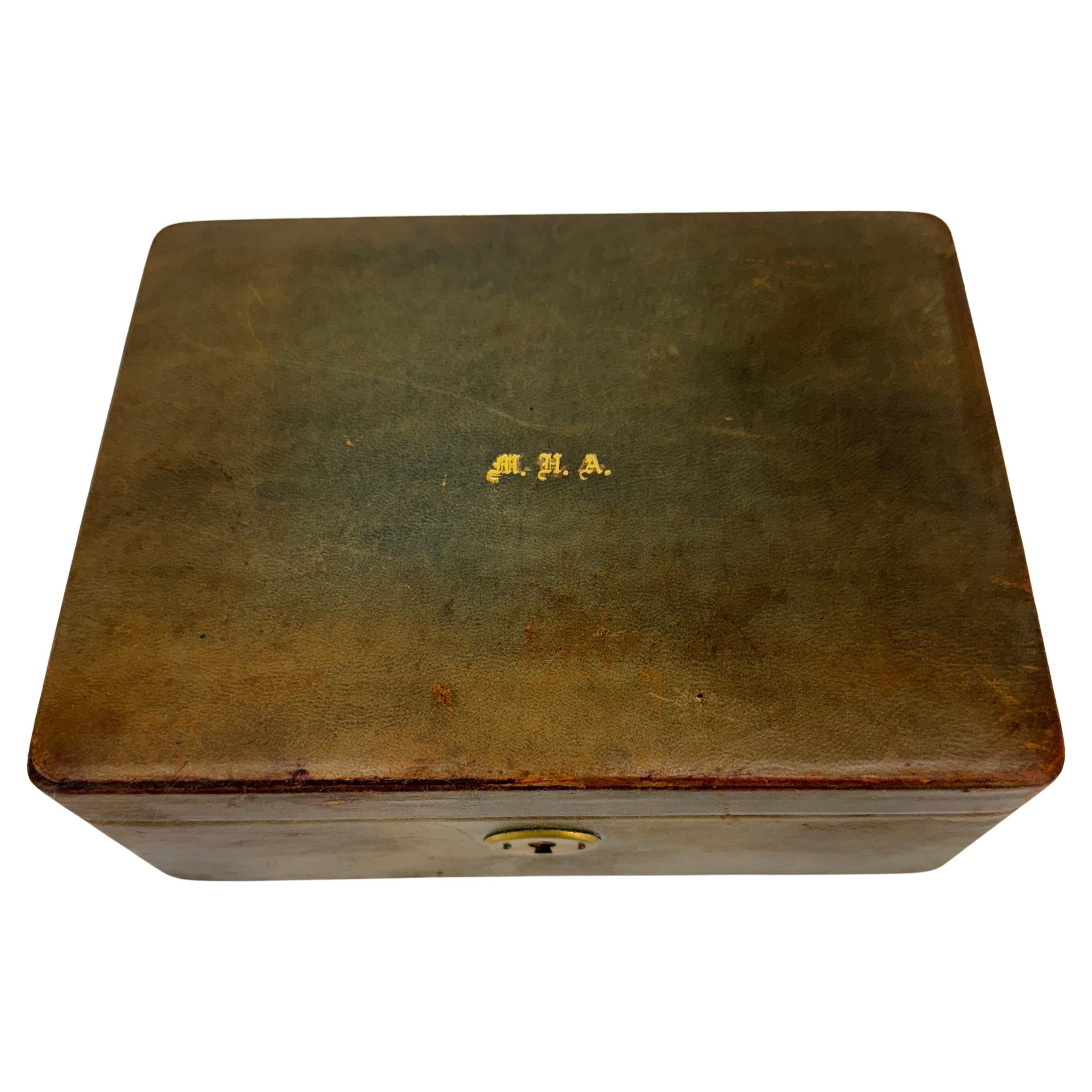 Italian Medium Size Brown Leather Jewelry Box, Mid-Century Modern For Sale 3