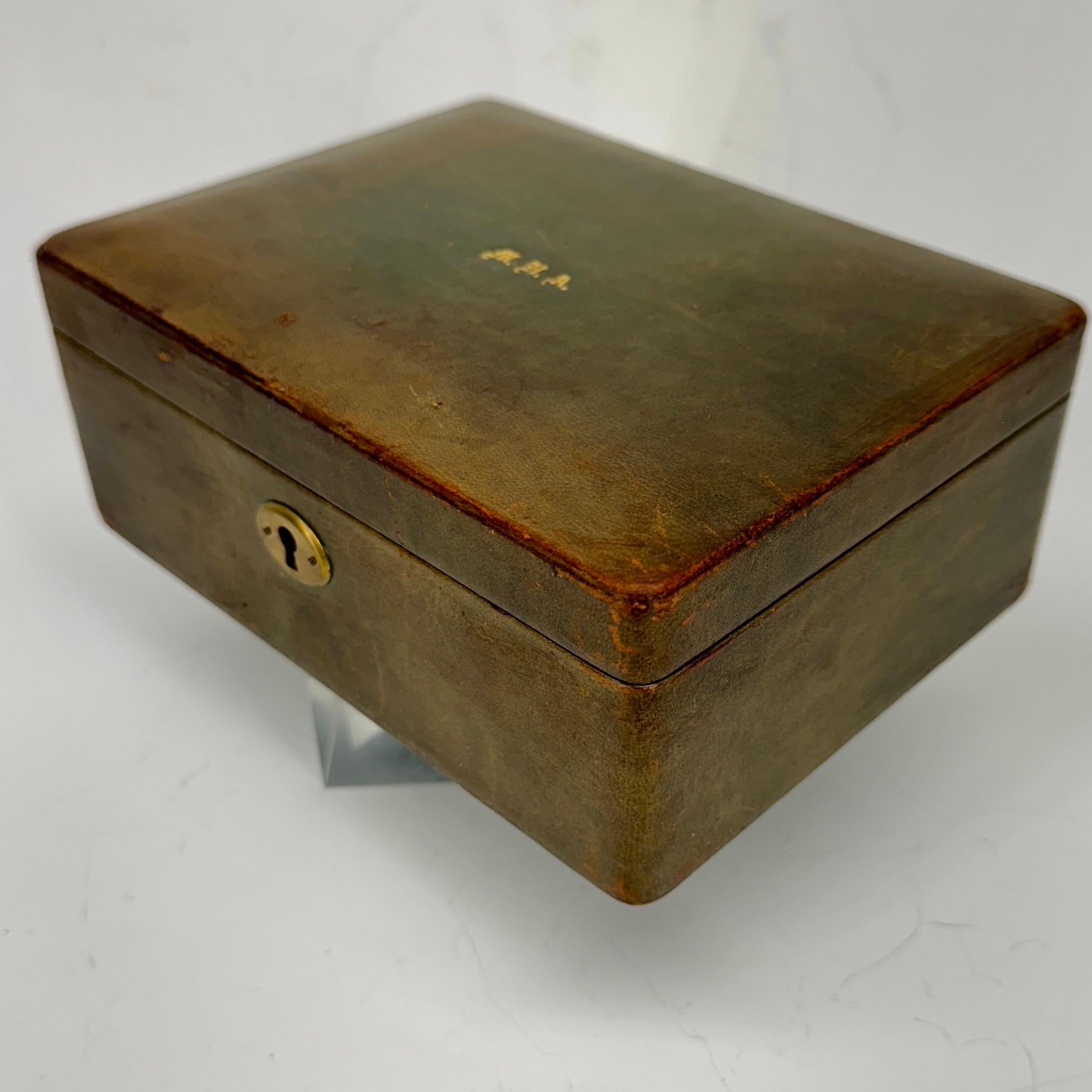 Italian Medium Size Brown Leather Jewelry Box, Mid-Century Modern For Sale 4