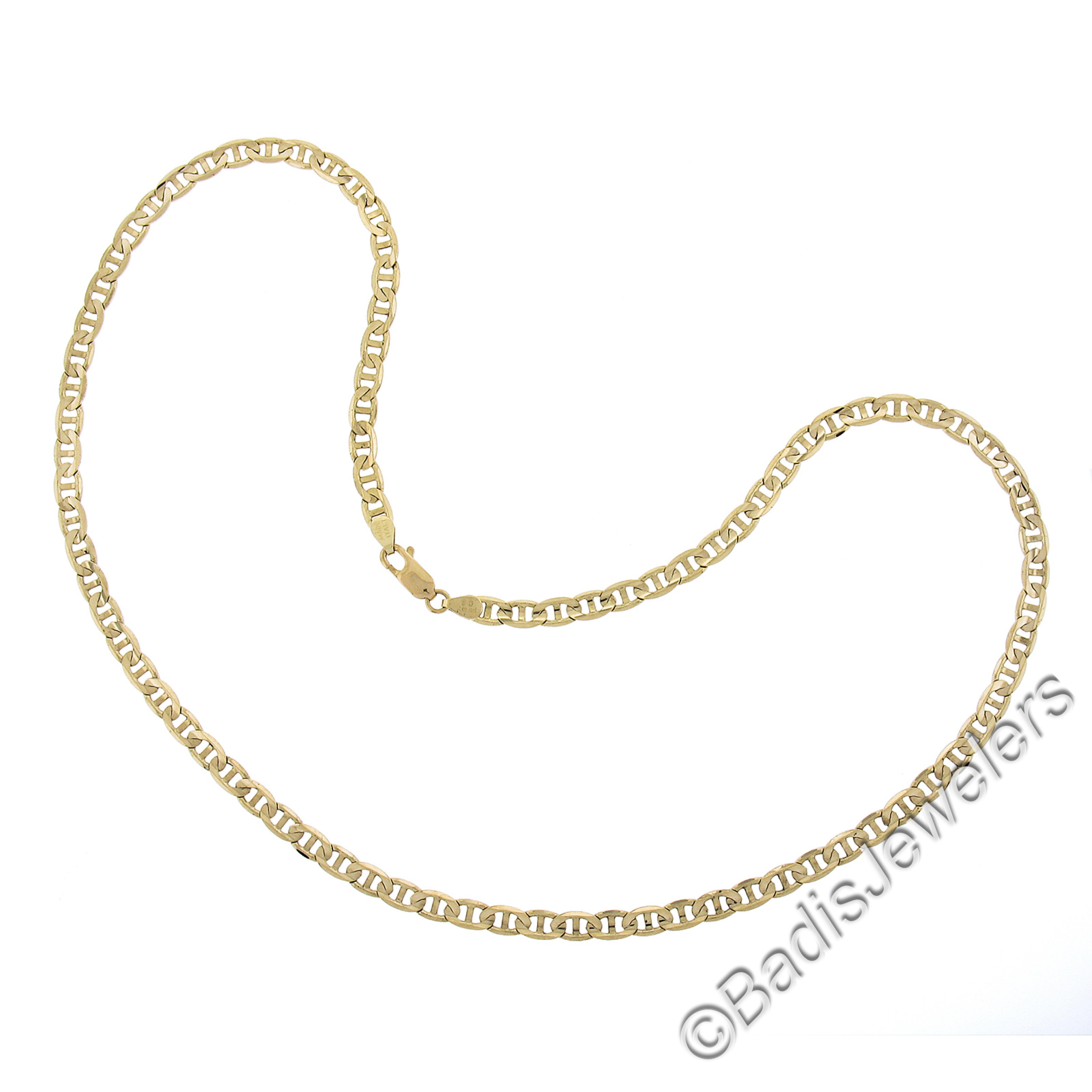 MATERIAL : Or jaune 14k massif
Poids : 18,39 grammes
Type de chaîne : Chaîne à maillons Marin
Longueur de la chaîne : 20 pouces (mesurer à côté d'une règle)
Largeur de la chaîne : 4,6 mm
Épaisseur de la chaîne : 1.1mm 
Fermoir : Griffe de