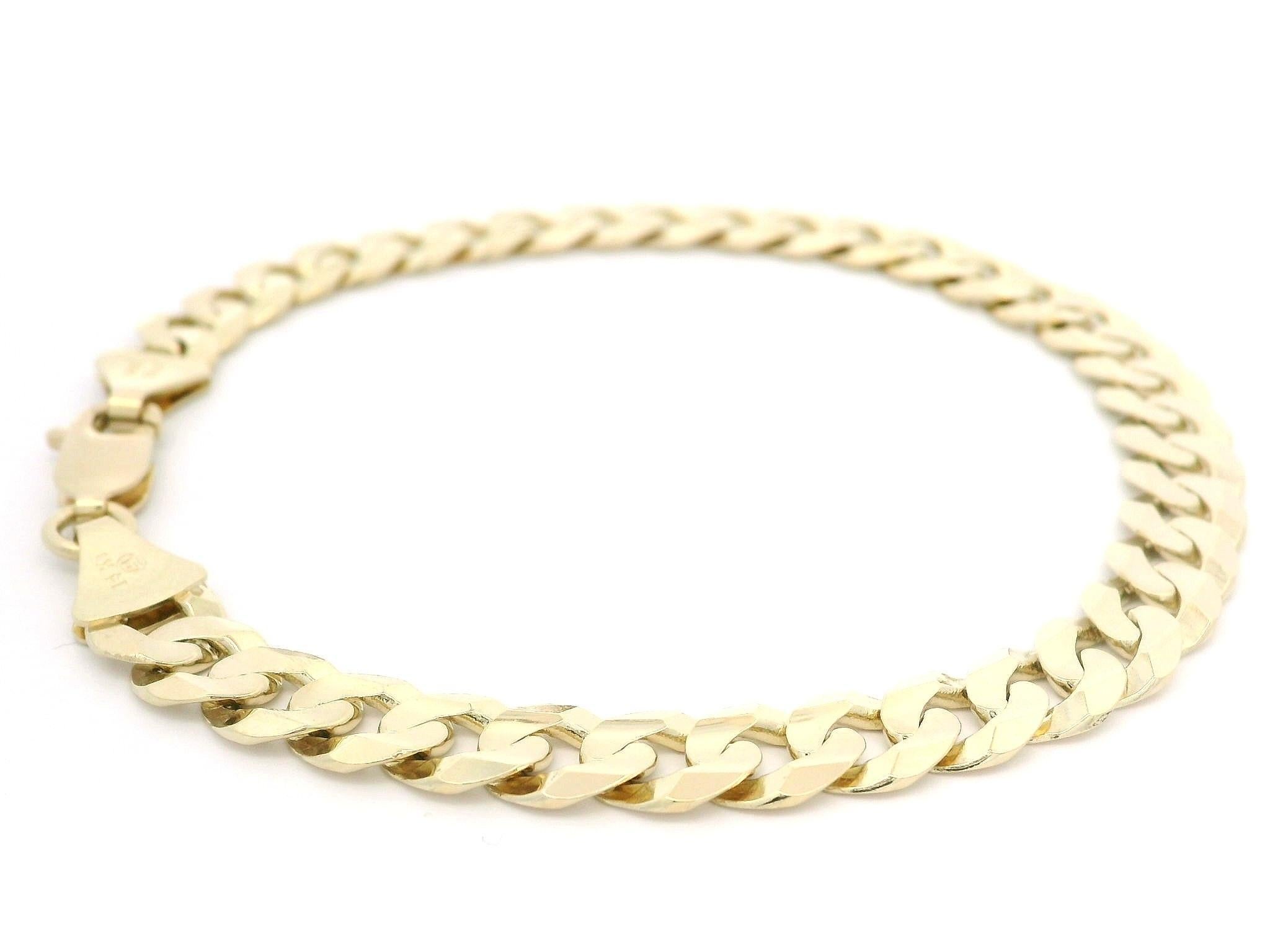 MATERIAL : Or jaune 14k massif - Design/One semi-creux - Or massif
Poids : 13,8 grammes
Type : Lien de trottoir
Longueur : S'adapte confortablement à un poignet de 8 pouces (mesurée à côté d'une règle et ajustée sur un poignet).
Fermoir : Fermoir à