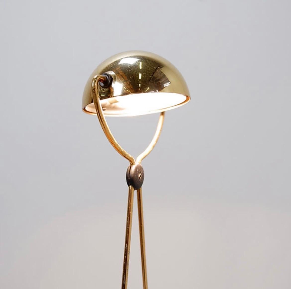 Italienische Meridiana-Tischlampe „ Meridiana“ von Paolo Francesco Piva für Stefano Cevoli, 1980er Jahre

Abnutzung entsprechend dem Alter und dem Gebrauch

Italienisch Vintage - Mitte des Jahrhunderts - Dekoration
Postmoderne verstellbare