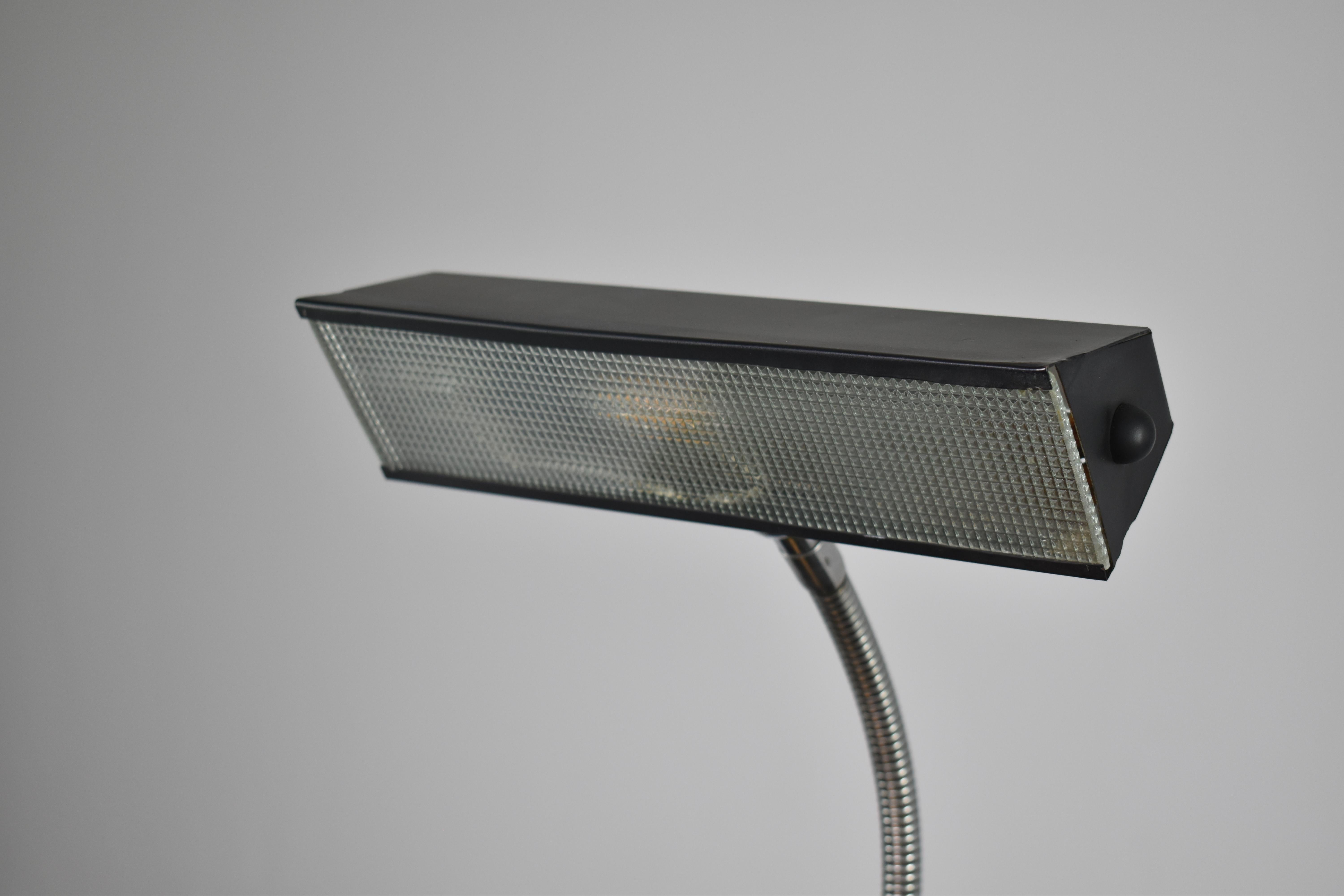 Métal Lampe de table italienne en métal et laiton, années 1950 en vente