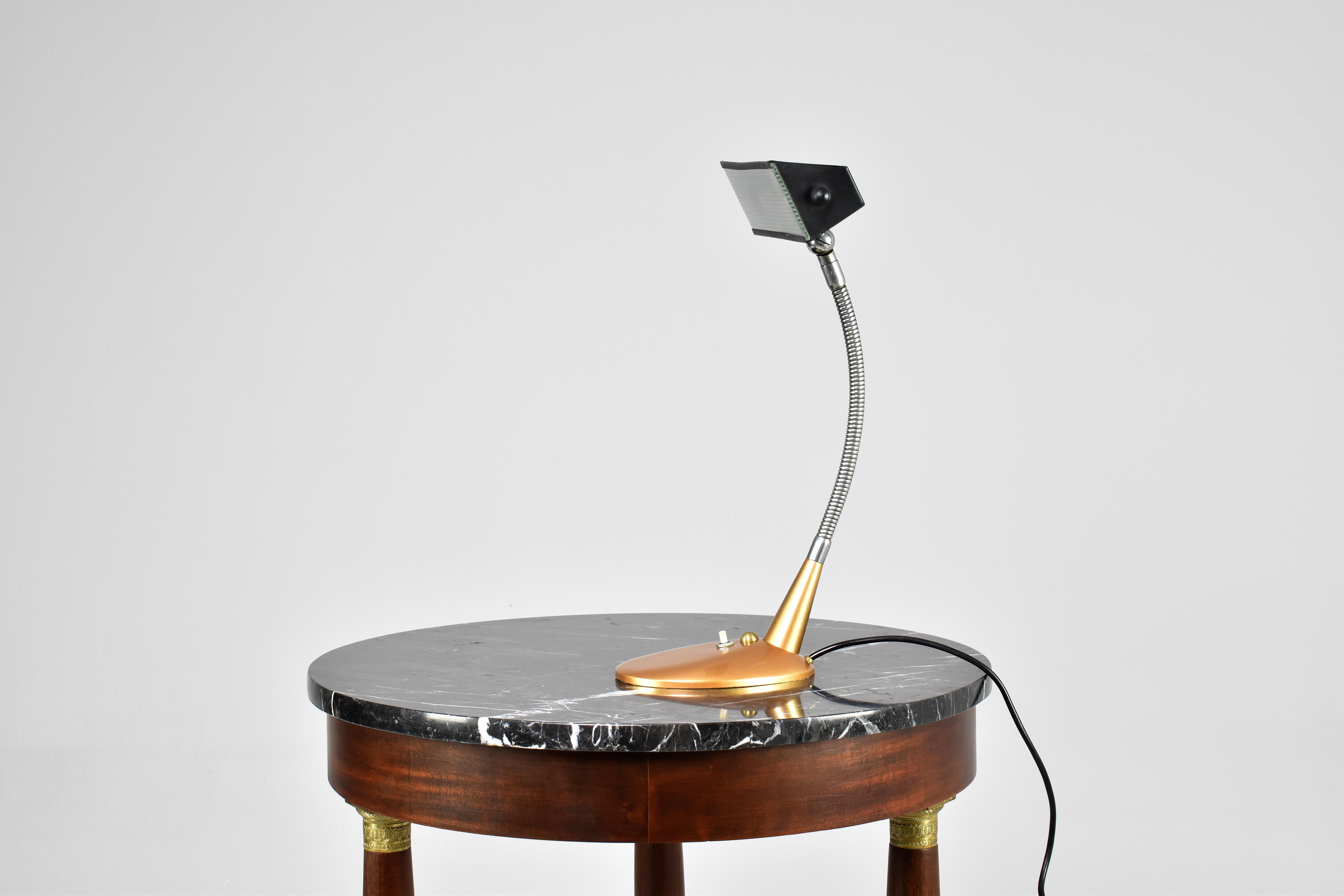 Lampe de table italienne en métal et laiton, années 1950 en vente 1