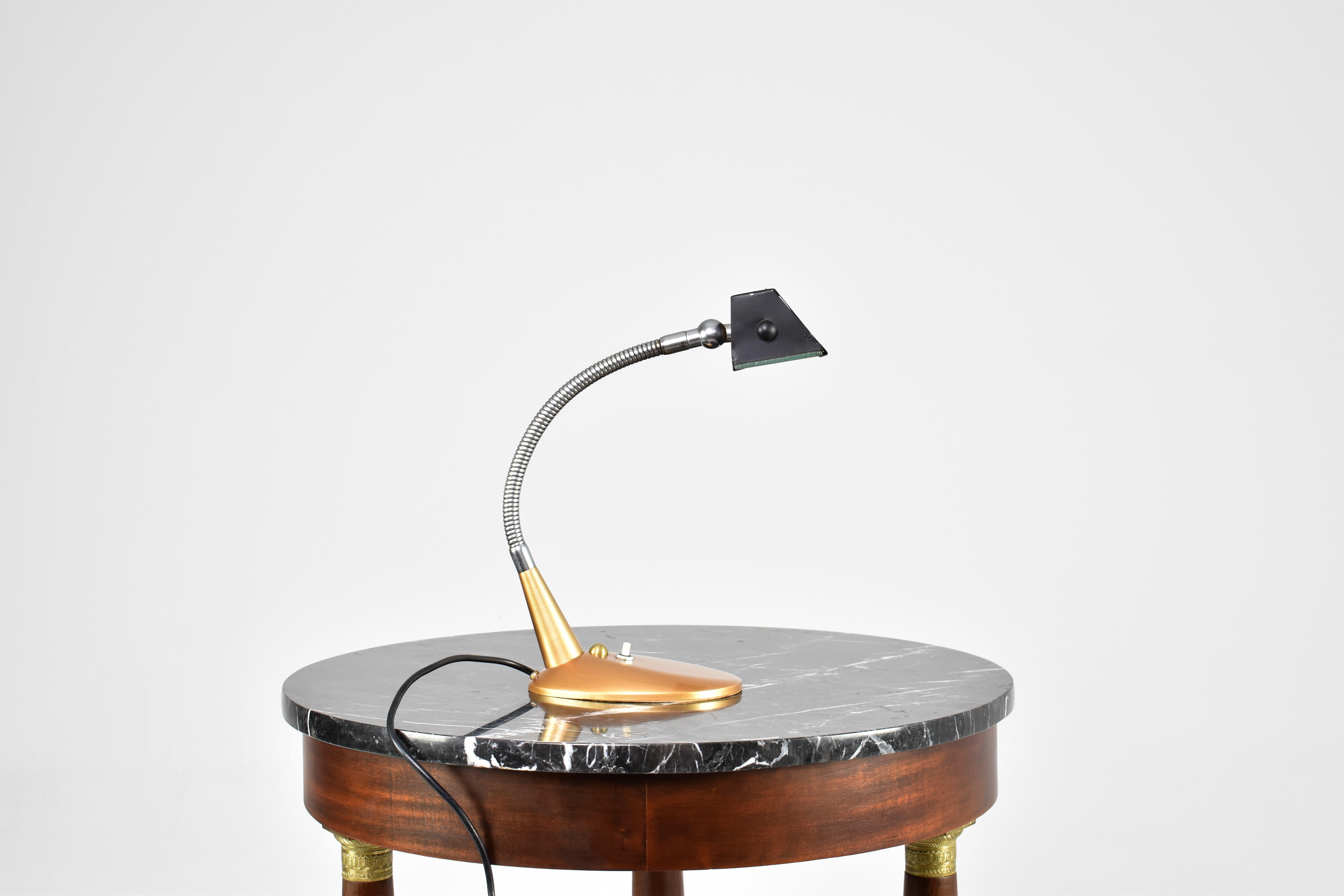 Lampe de table italienne en métal et laiton, années 1950 en vente 4