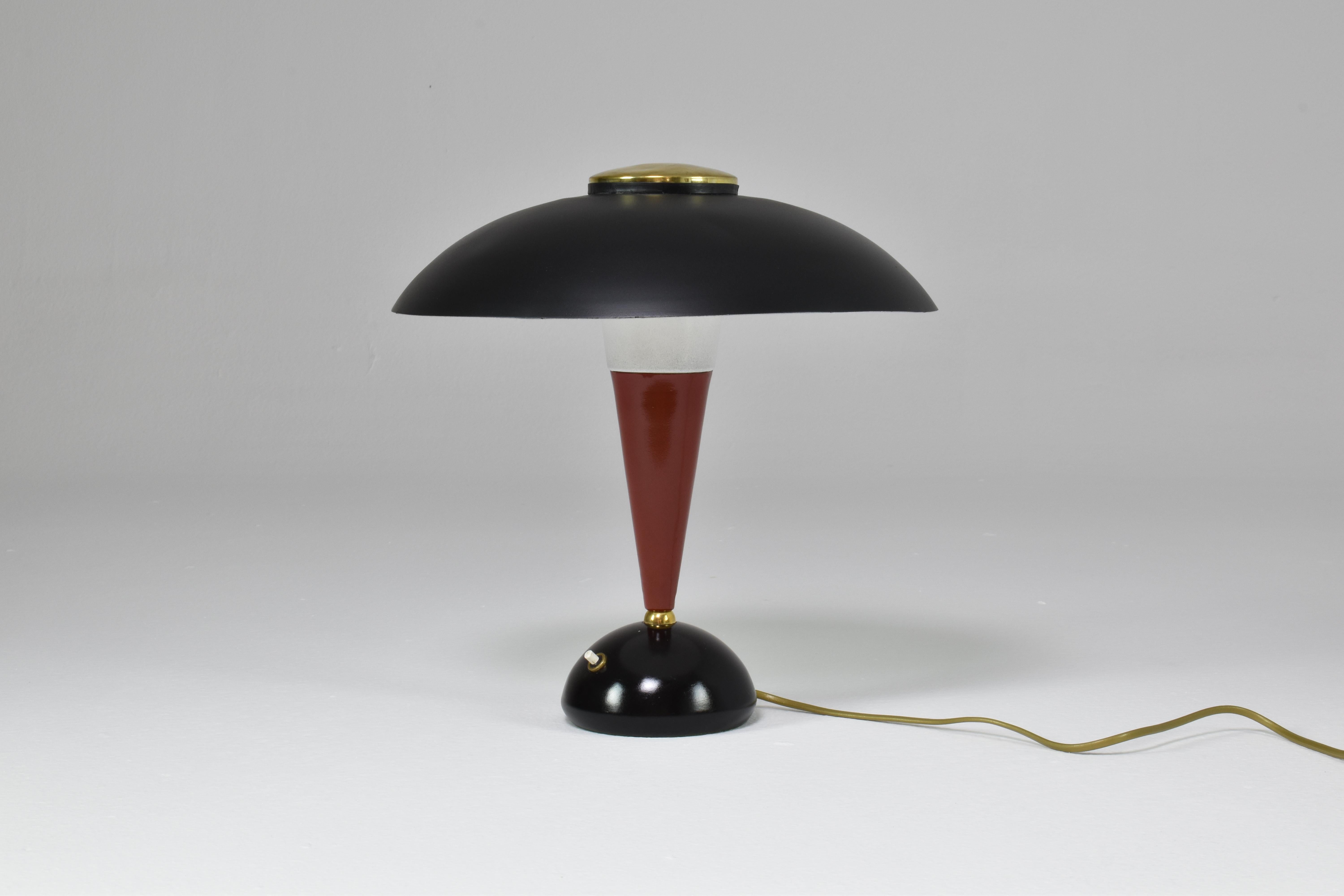 Italian Metal Art Deco Table Lamp, 1960s In Good Condition For Sale In Paris, FR