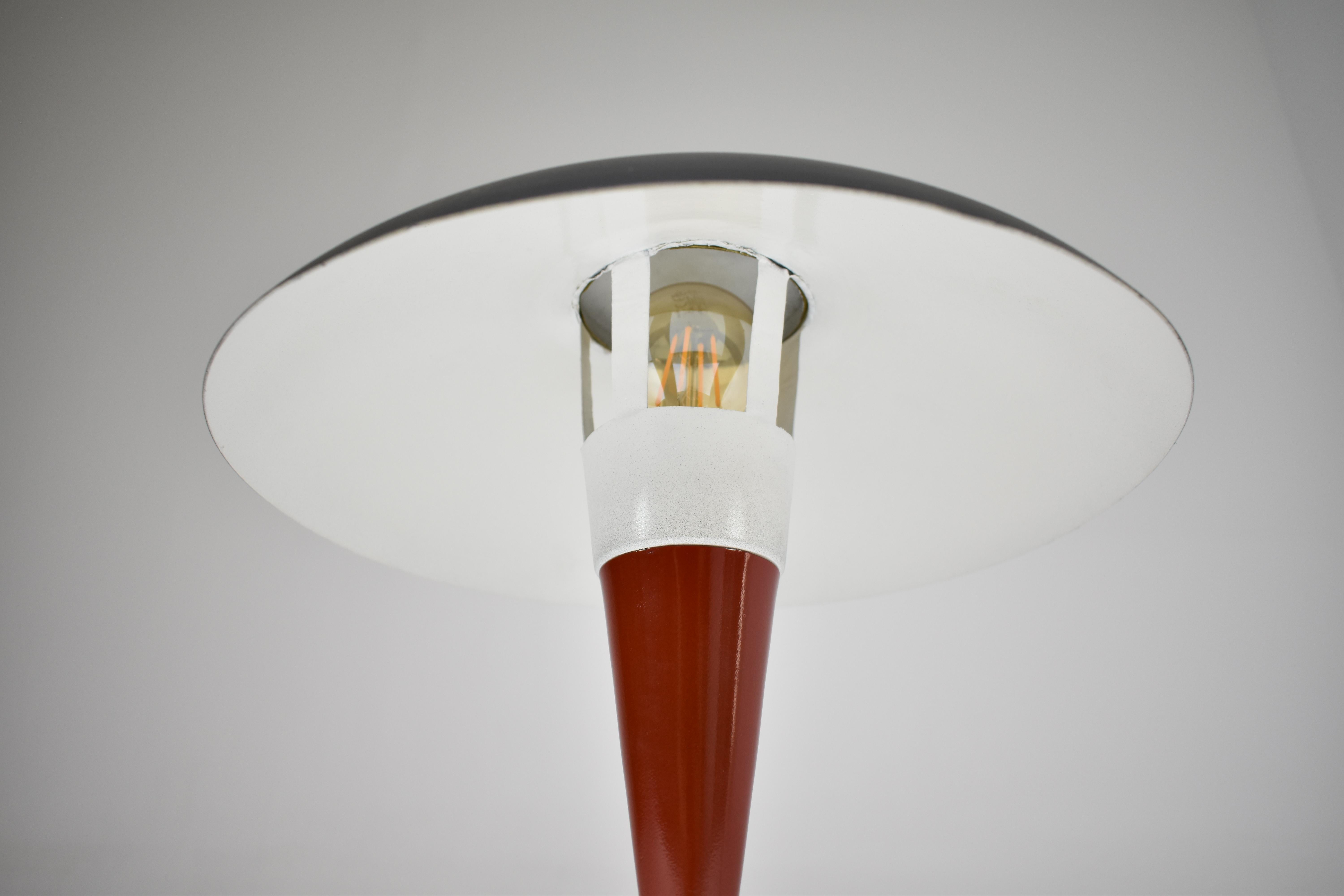 Italian Metal Art Deco Table Lamp, 1960s For Sale 1