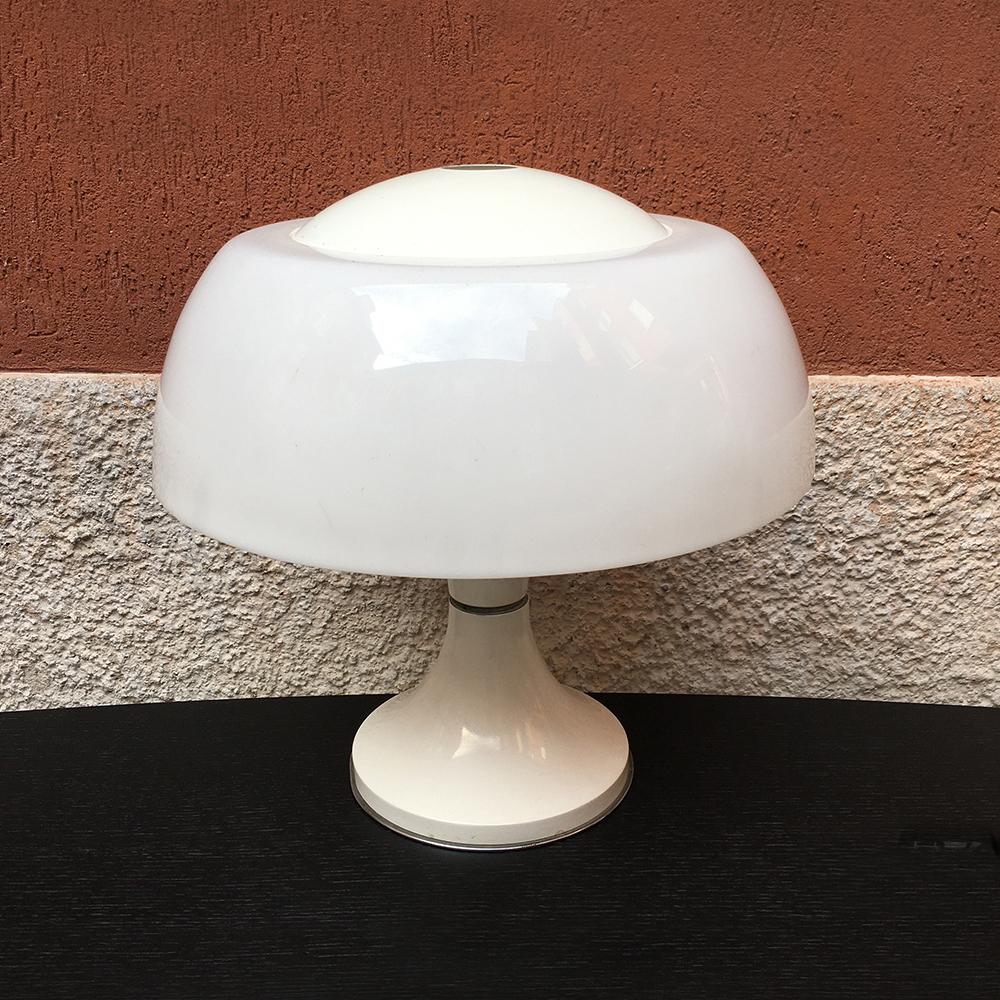 Italian metal base and plexiglass table lamp, 1970s
Table or desk lamp with metal structure and white plexiglass lampshade, with steel details.
Good general conditions.
Measures: 44 x 45 H cm.