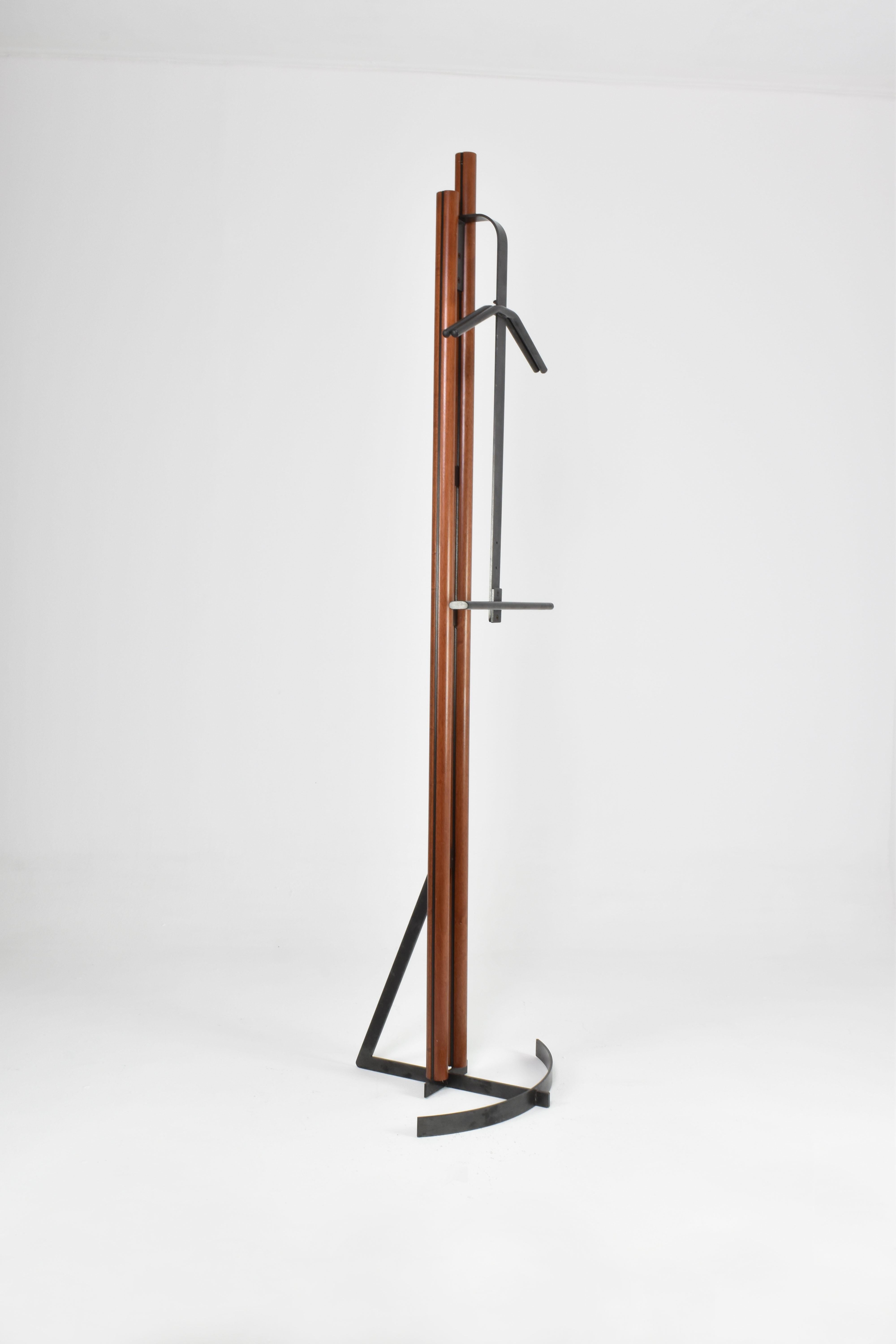 Porte-manteaux italien en métal et bois de hêtre attribué à Afra et Tobia Scarpa, 1970 Bon état - En vente à Paris, FR