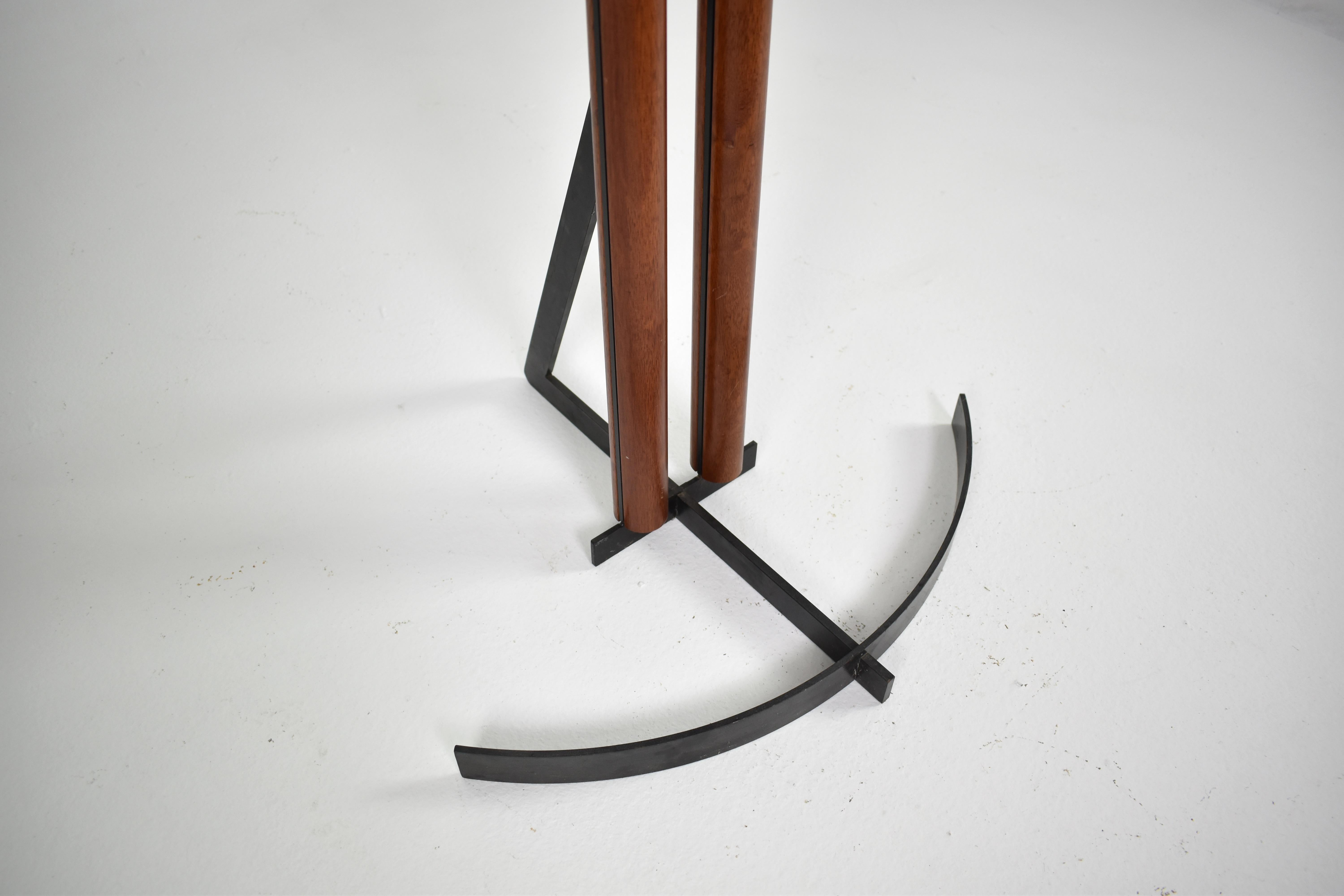 Porte-manteaux italien en métal et bois de hêtre attribué à Afra et Tobia Scarpa, 1970 en vente 1