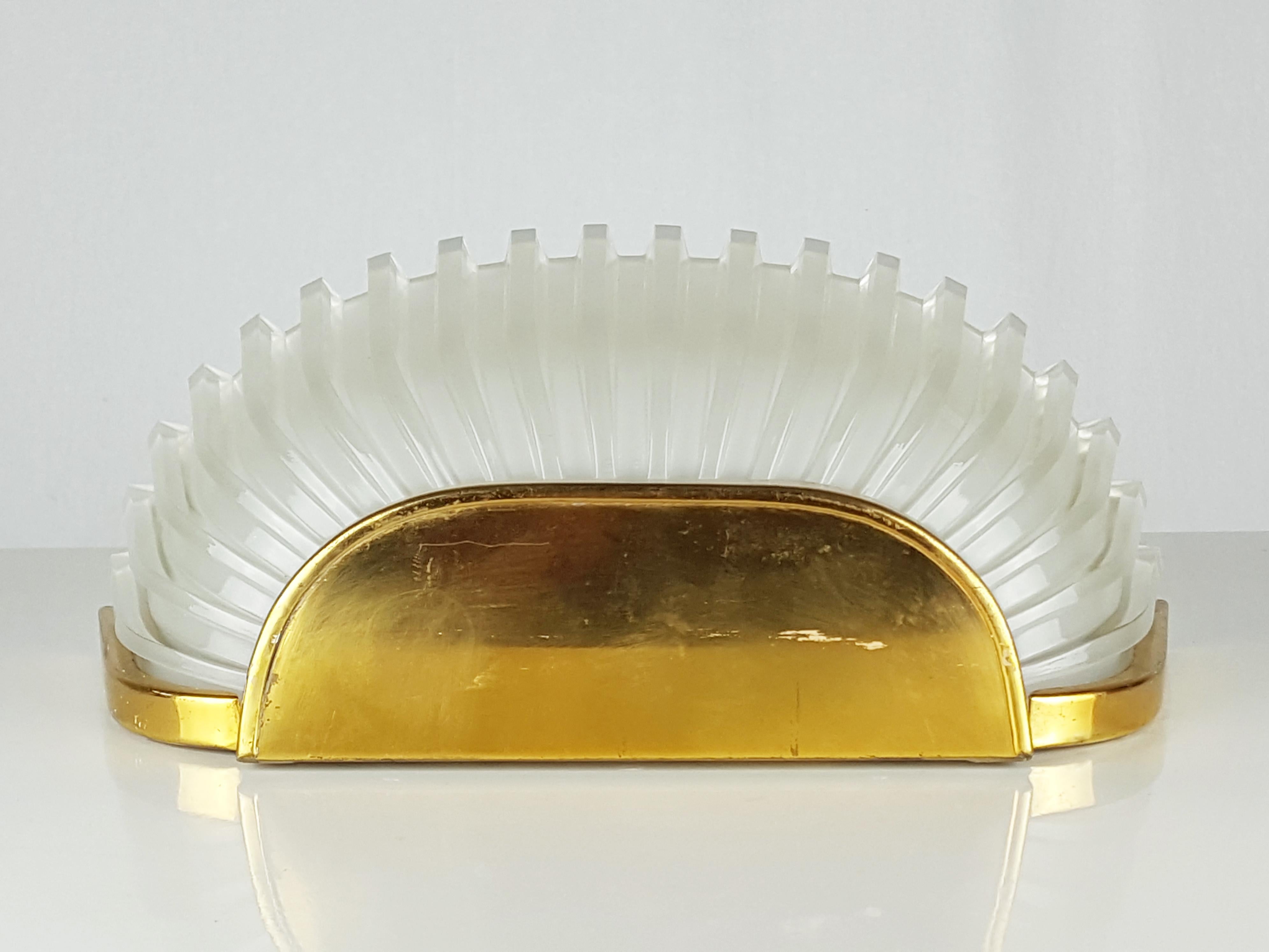 Italian Metal, Brass and Molded Glass 1950s Sconce In Good Condition In Varese, Lombardia