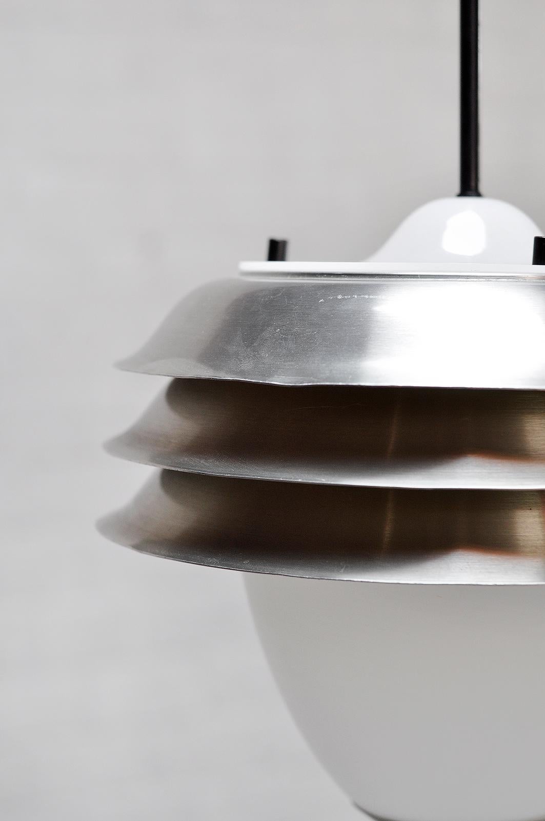 Mid-20th Century Italian Metal & Opal Glass Table Lamp Attributed to Stilnovo, 1960s For Sale