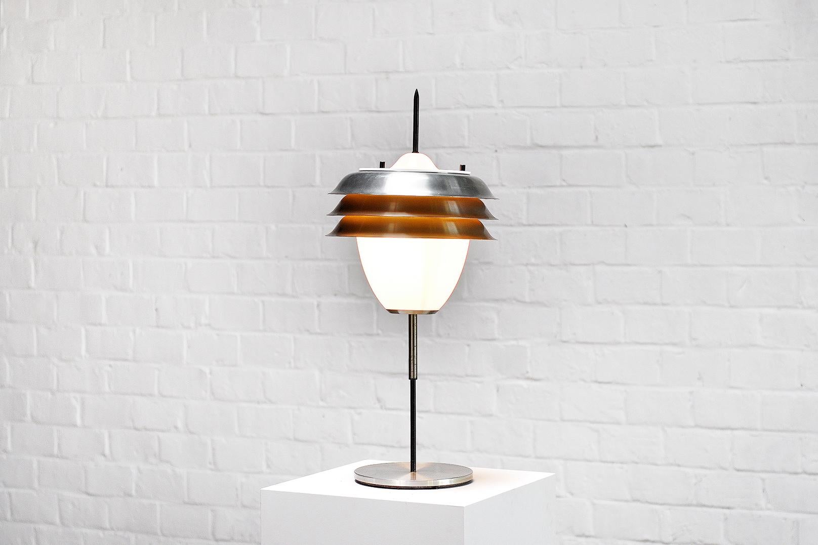 Mid-Century Modern Italian Metal & Opal Glass Table Lamp Attributed to Stilnovo, 1960s For Sale