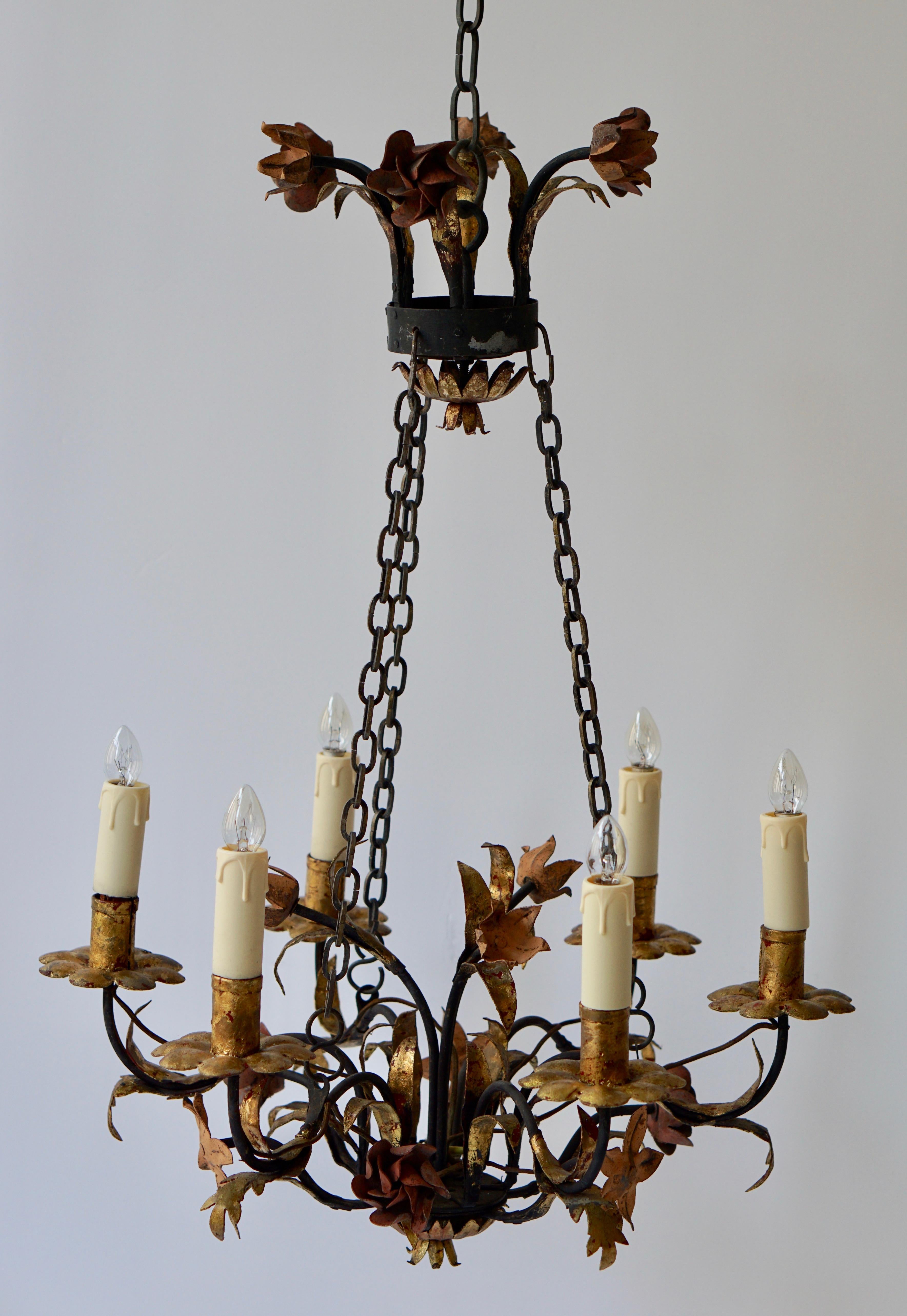 Italian Metal Painted and Gilt Six-Light Chandelier with Flowers In Good Condition In Antwerp, BE