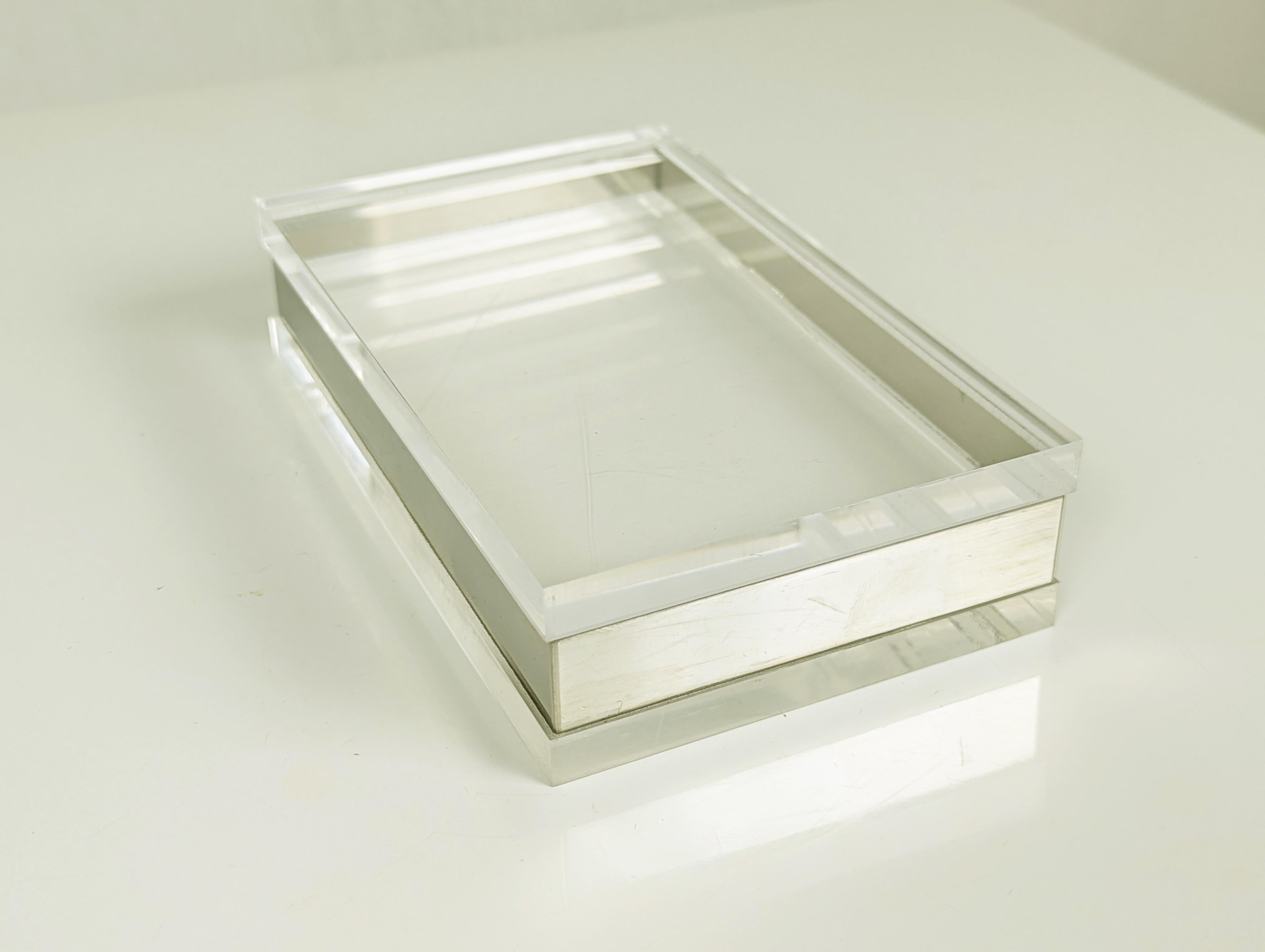 Caja italiana de metal y plexiglás, años 70 Italiano