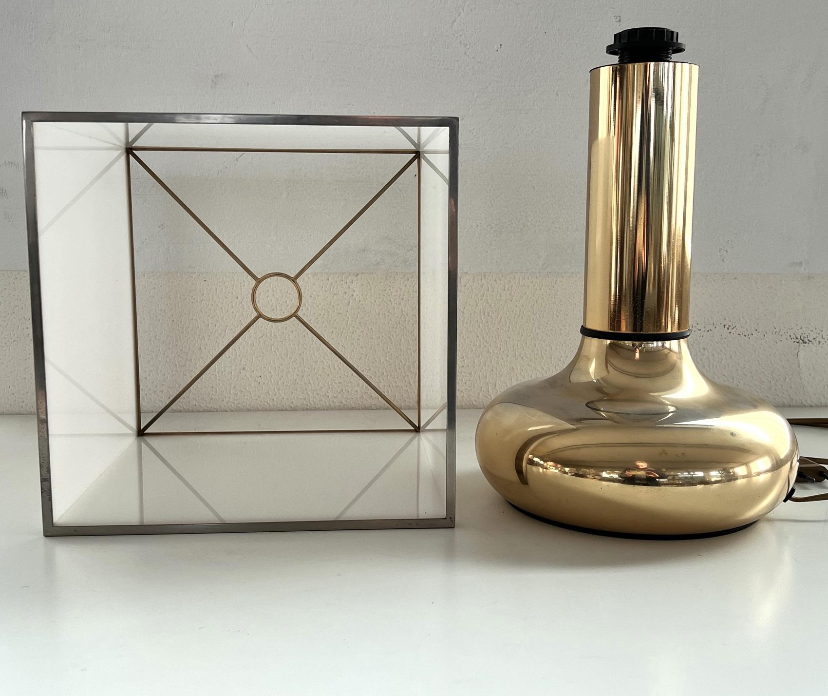 Italian Metal Table Lamp with Square Perspex Lampshade, 1970s For Sale 7