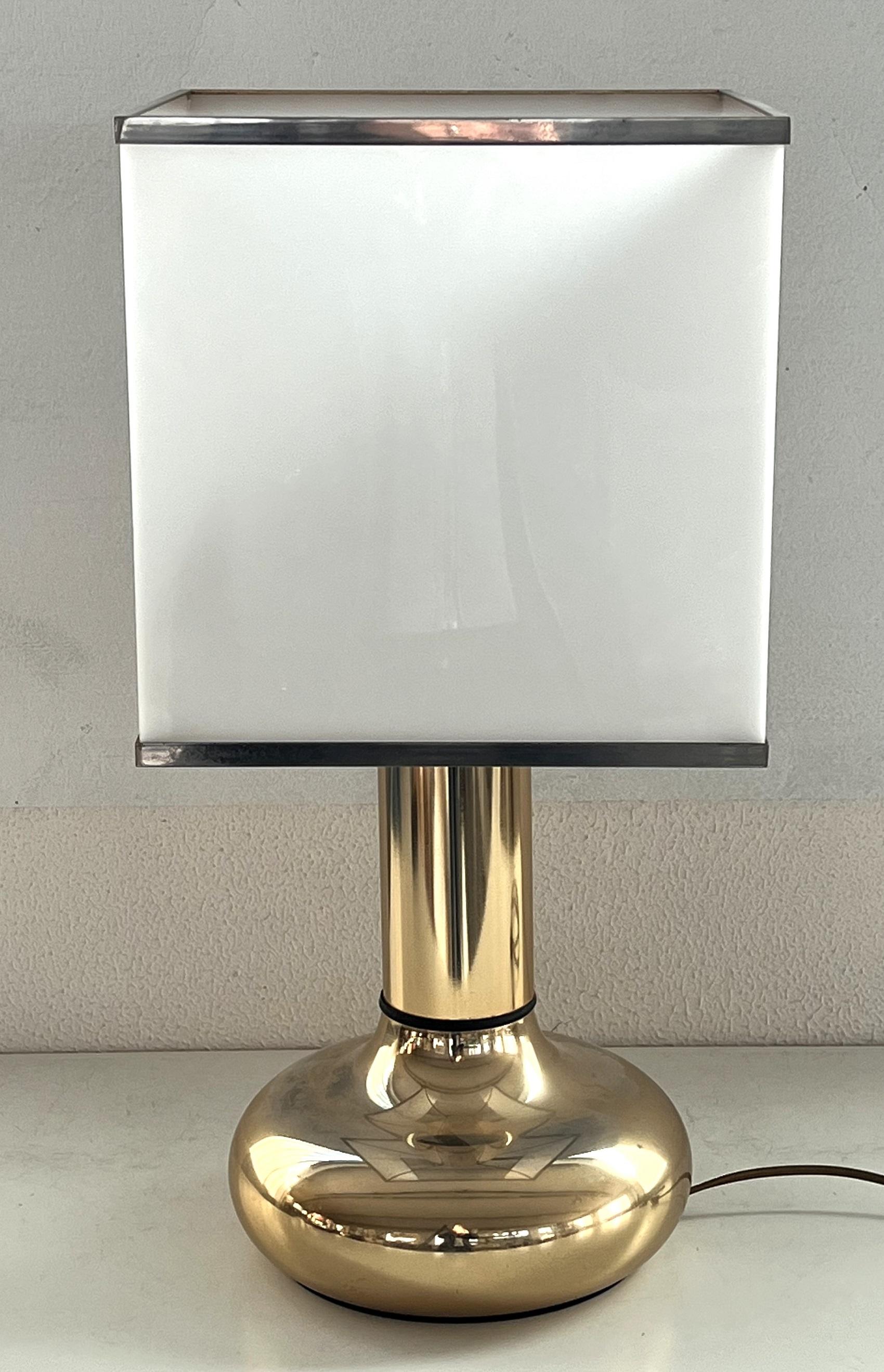 Italian Metal Table Lamp with Square Perspex Lampshade, 1970s In Good Condition For Sale In Morazzone, Varese