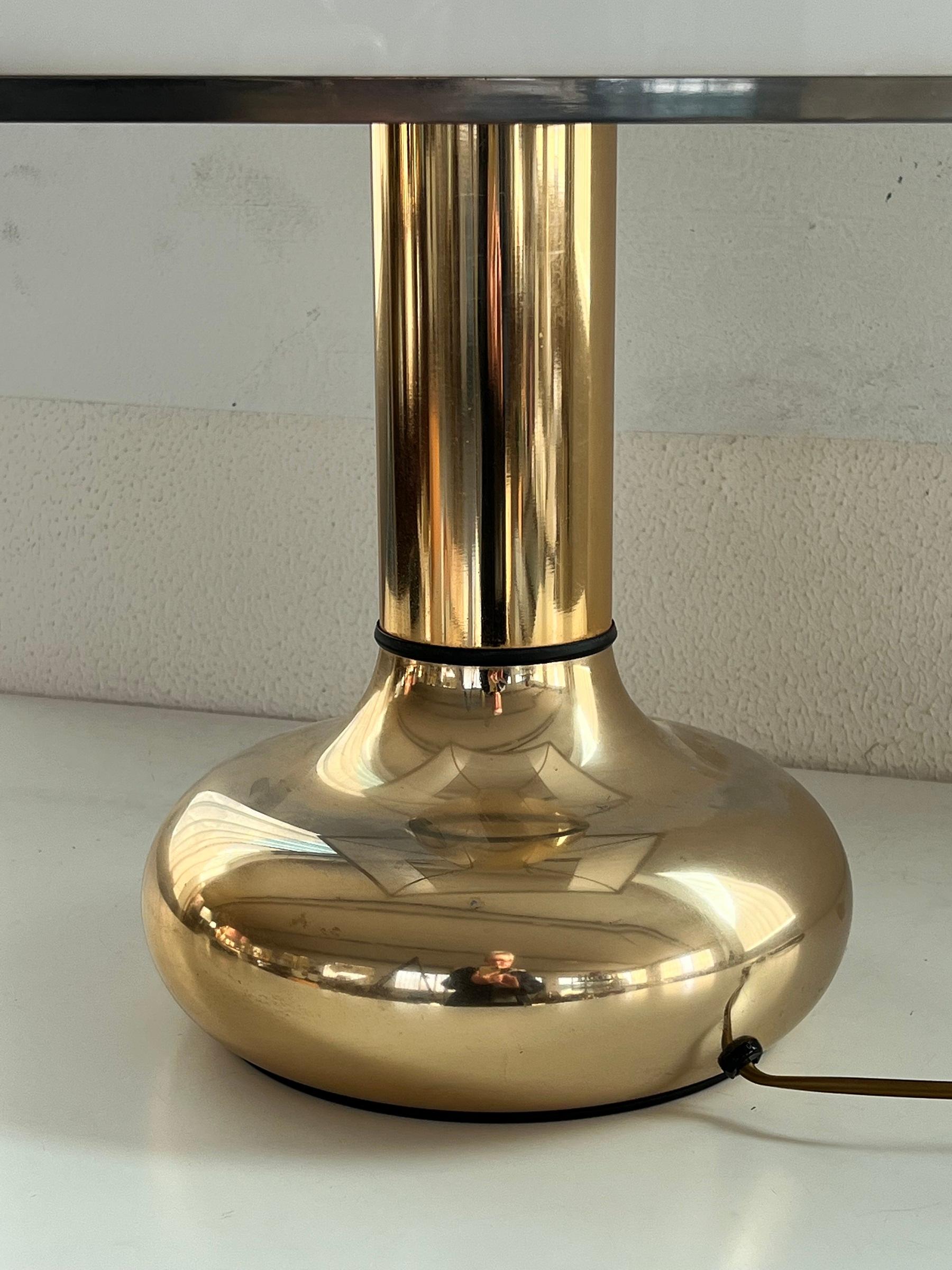 Italienische Metalltischlampe mit quadratischem Plexiglasschirm, 1970er Jahre im Angebot 2