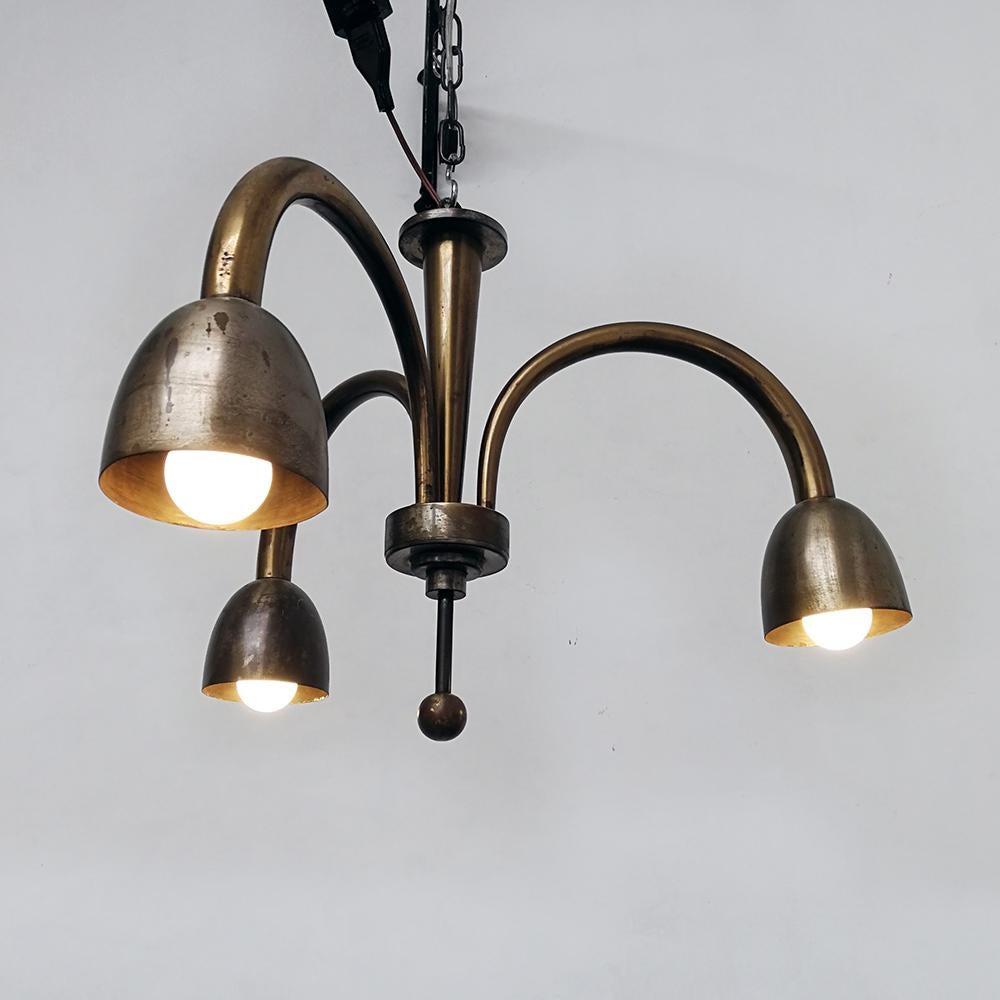Italian metal three-lights Art Deco ceiling lamp, 1930s
Elegant metal three lights Art Deco chandelier, dating to the 1930s. Structure in golden burnished metal, with three curved brackets that sustain the ceramic lampshades, adapt for an E14 light