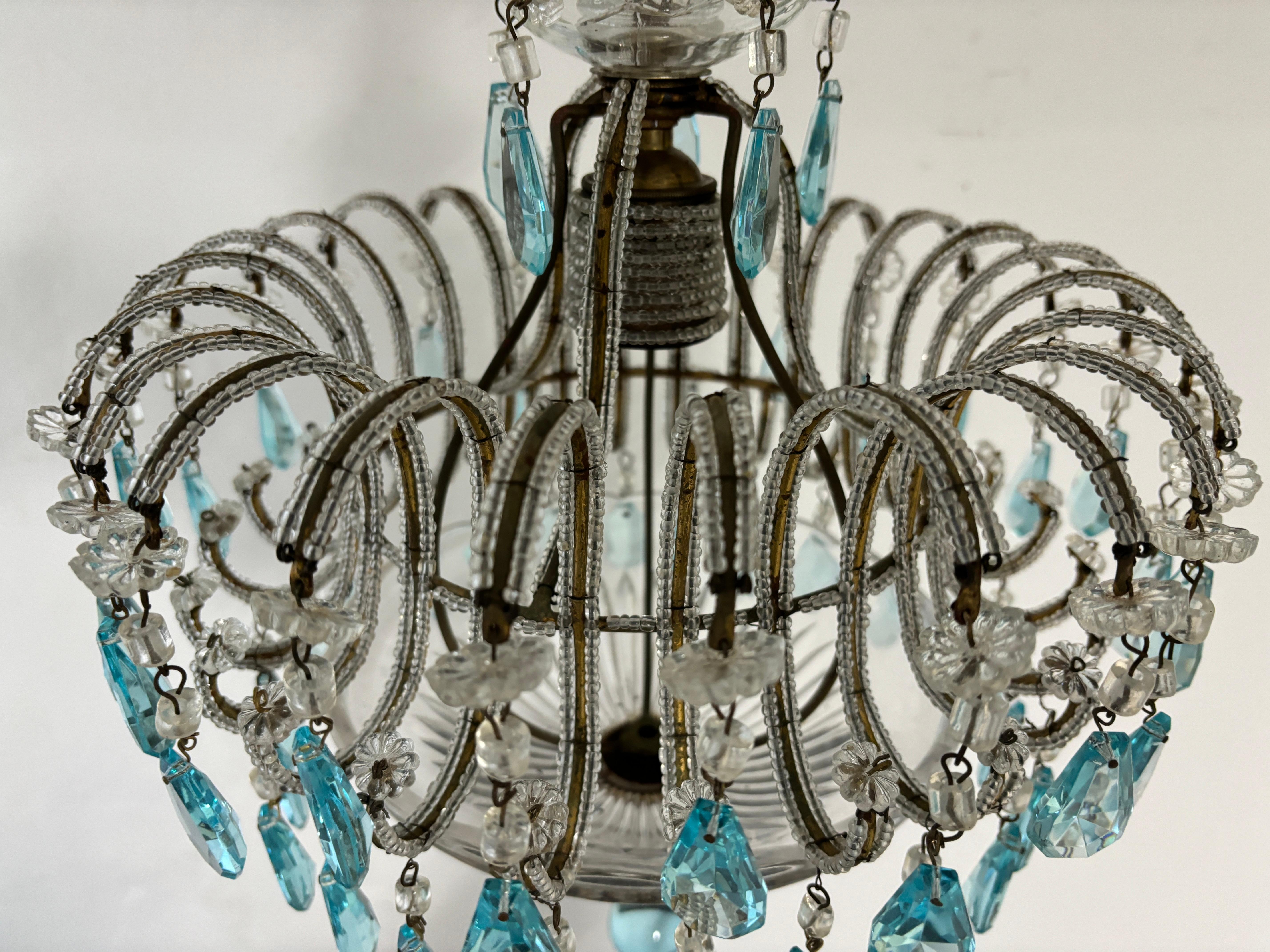 Lustre italien rare en cristal de Murano, perles et prismes bleu aqua, c1940 en vente 2