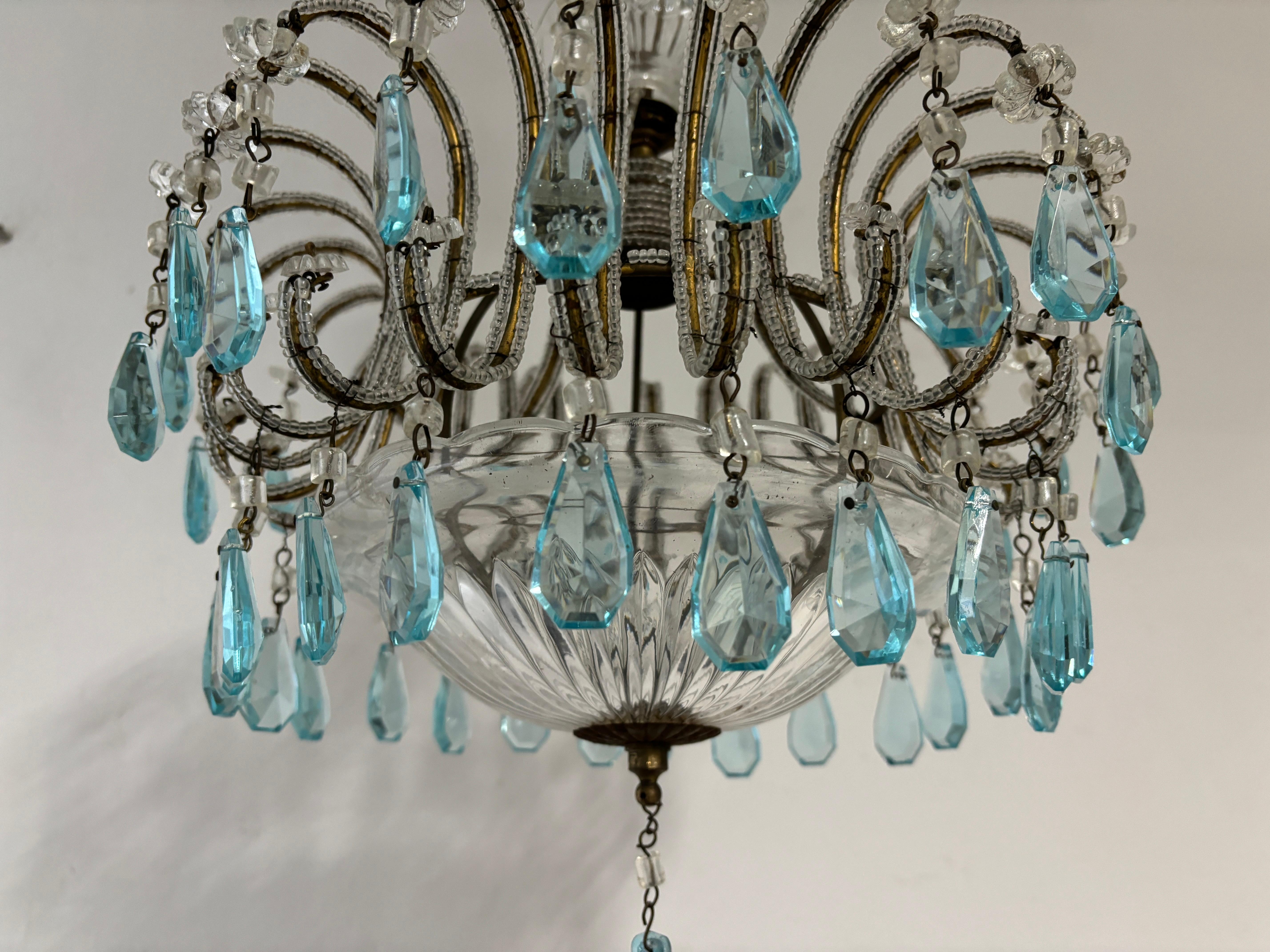 Lustre italien rare en cristal de Murano, perles et prismes bleu aqua, c1940 en vente 3