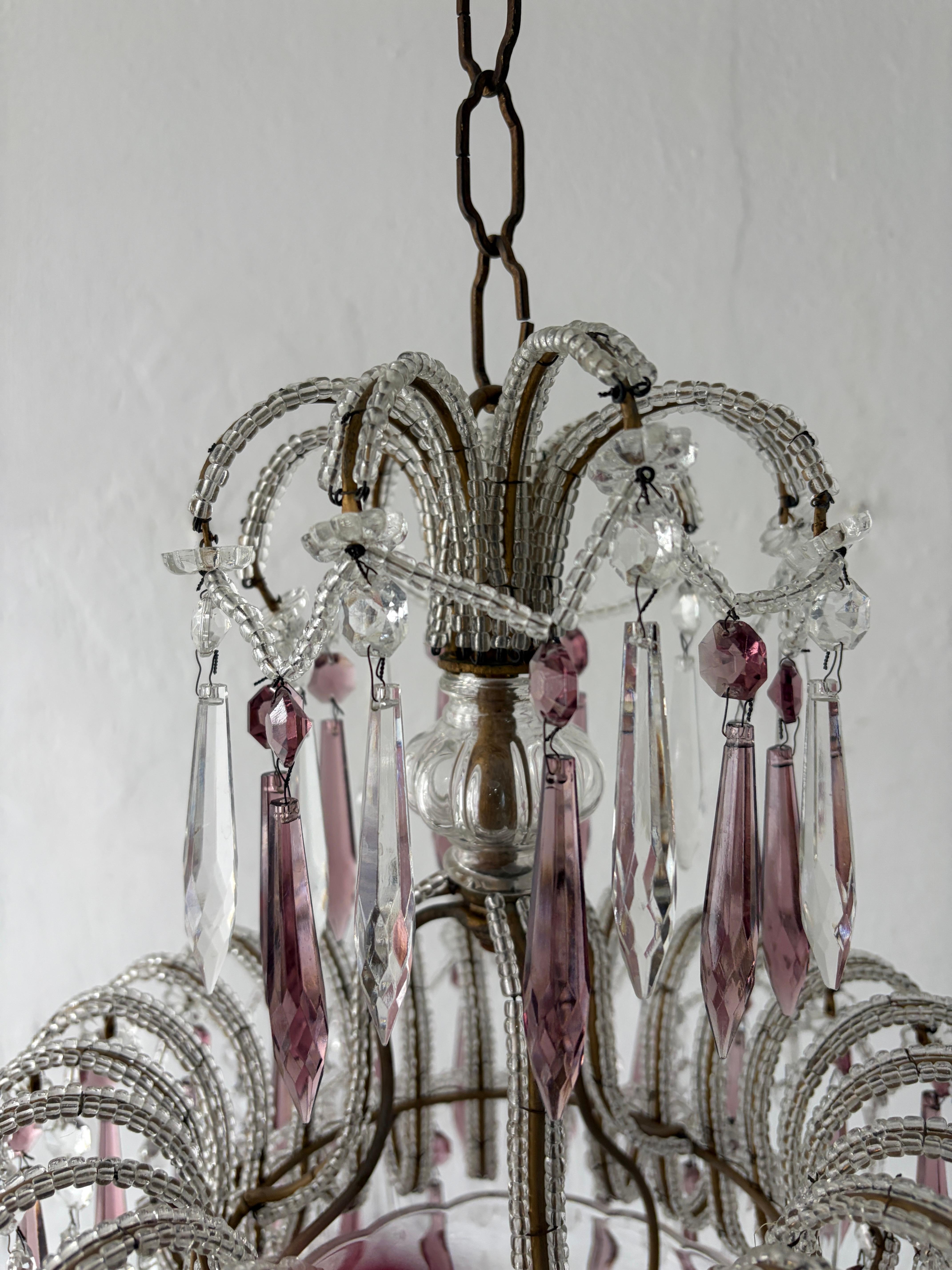 Araña italiana de microesferas y prismas de cristal amatista c 1920 Una de dos Art Nouveau en venta