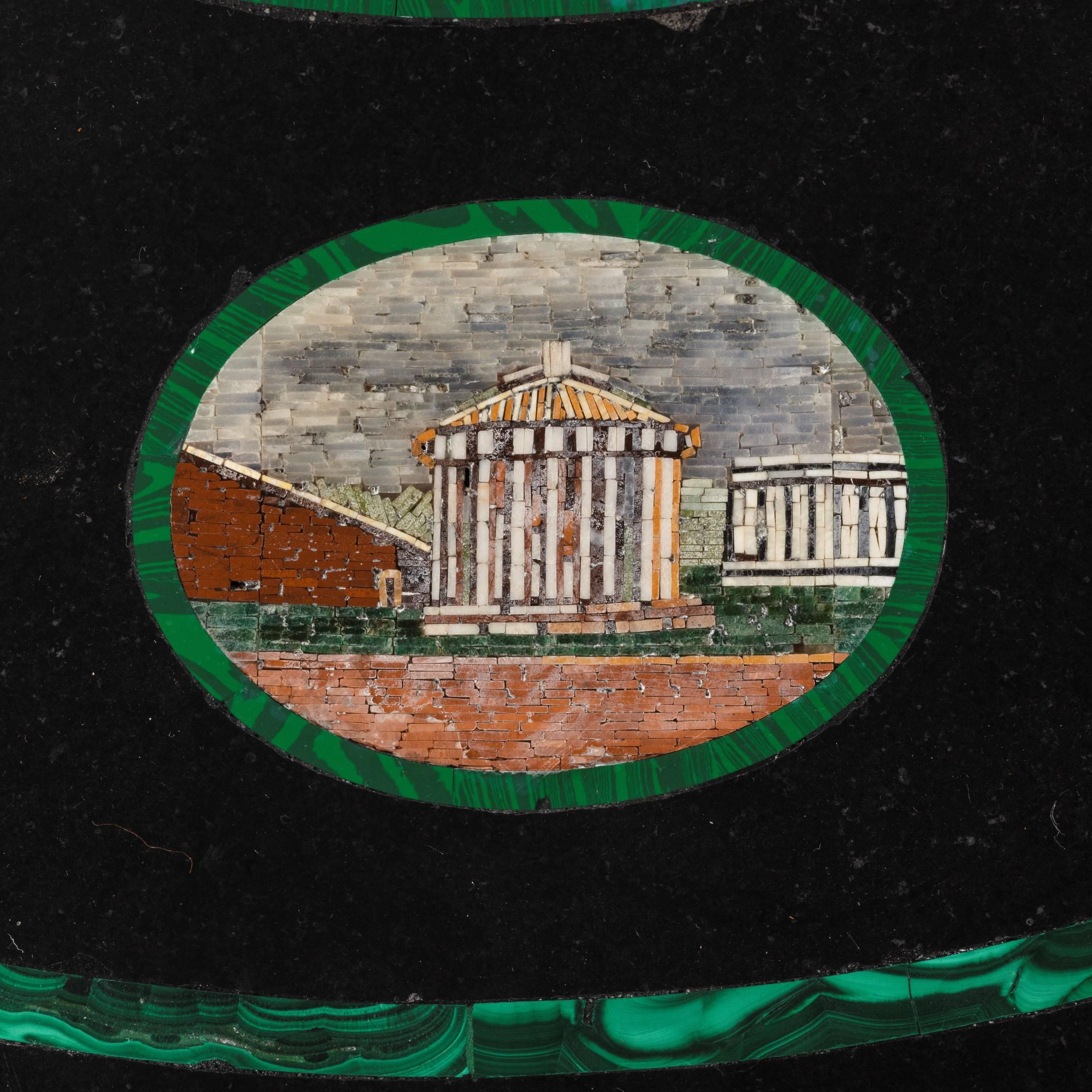 Table centrale italienne en micro-mosaïque et plateau en marbre de type spécimen en vente 6